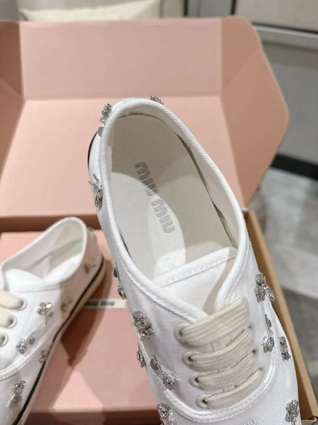 MIU 27FW OMDCLSE 016 운동화 18