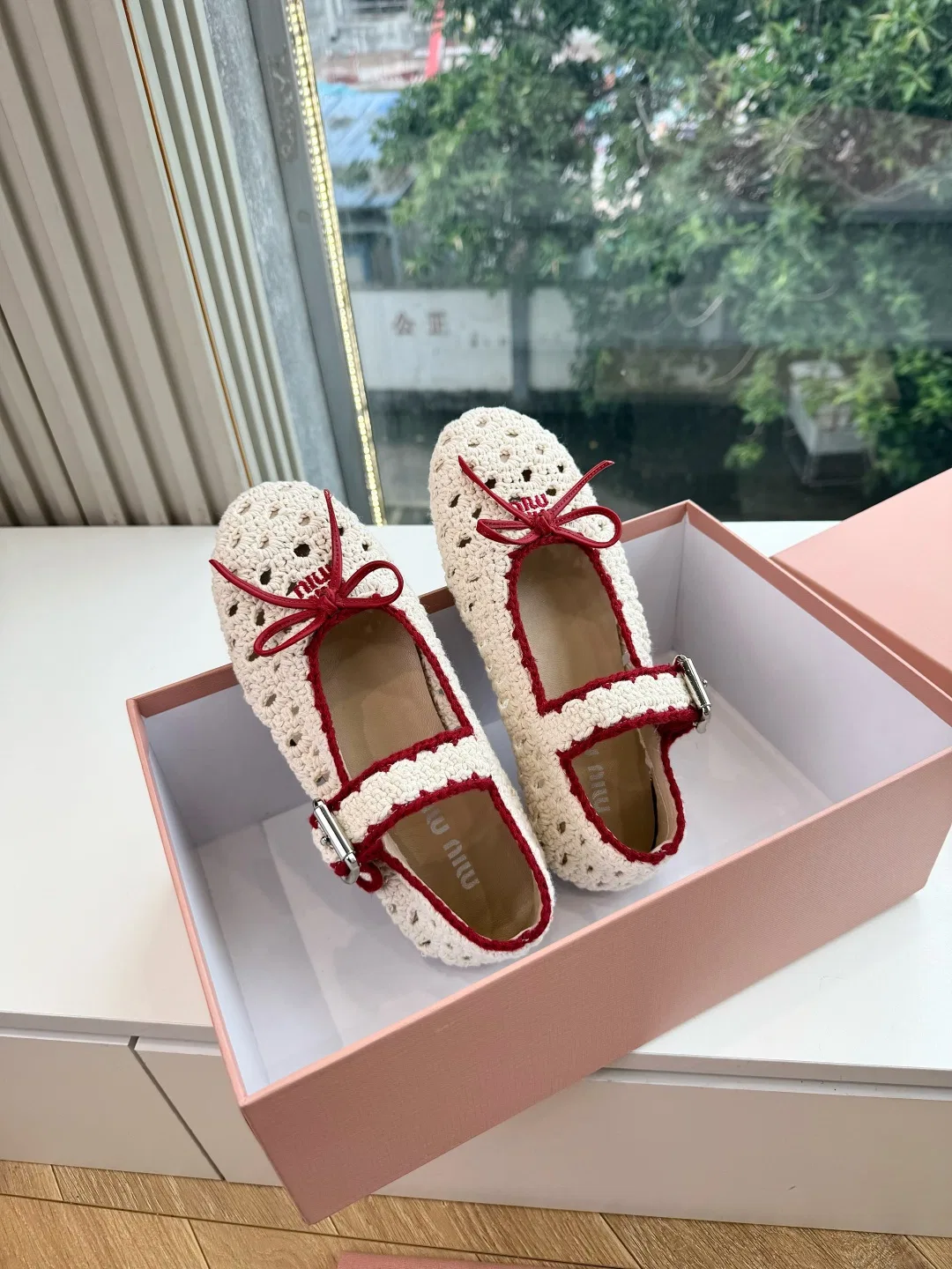 MIU 27FW OMDCLSE 019 플랫슈즈 16