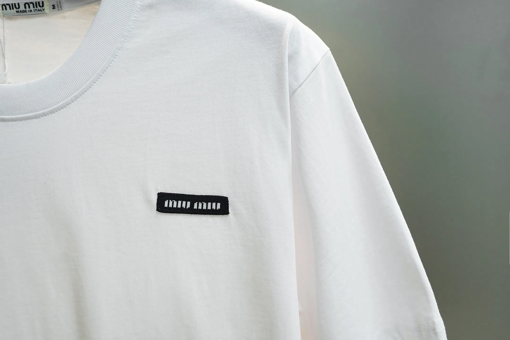 MIU 27FW PRZQRAC 001 반팔티셔츠 9