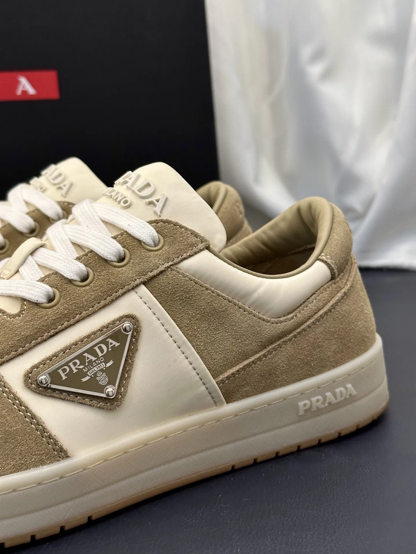 PRA 27FW AXONQXZ 099 스니커즈 39