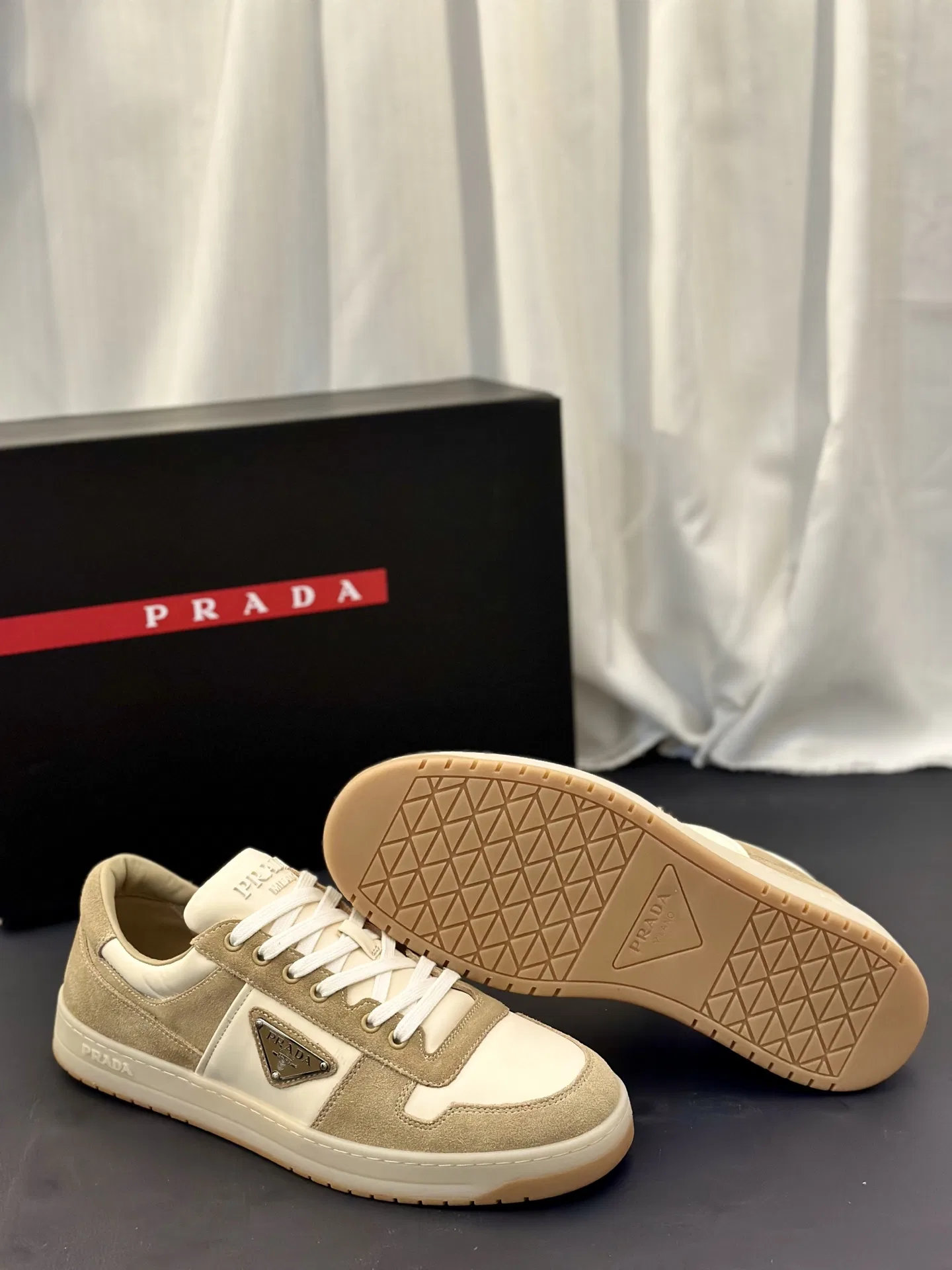 PRA 27FW AXONQXZ 099 스니커즈 42