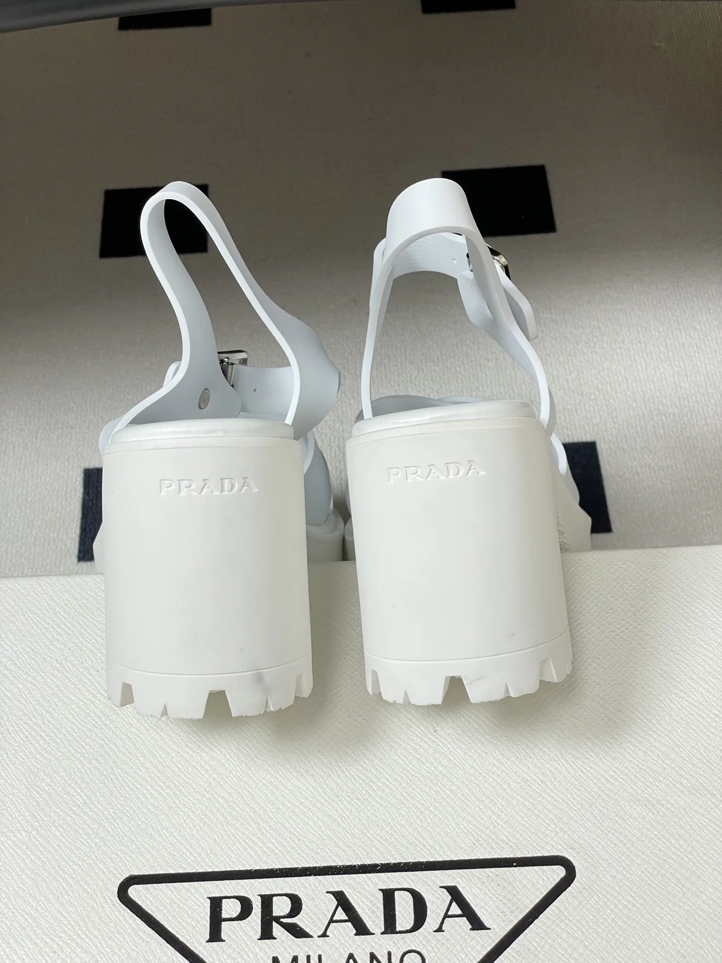 PRA 27FW EJEUHTT 013 샌들 7