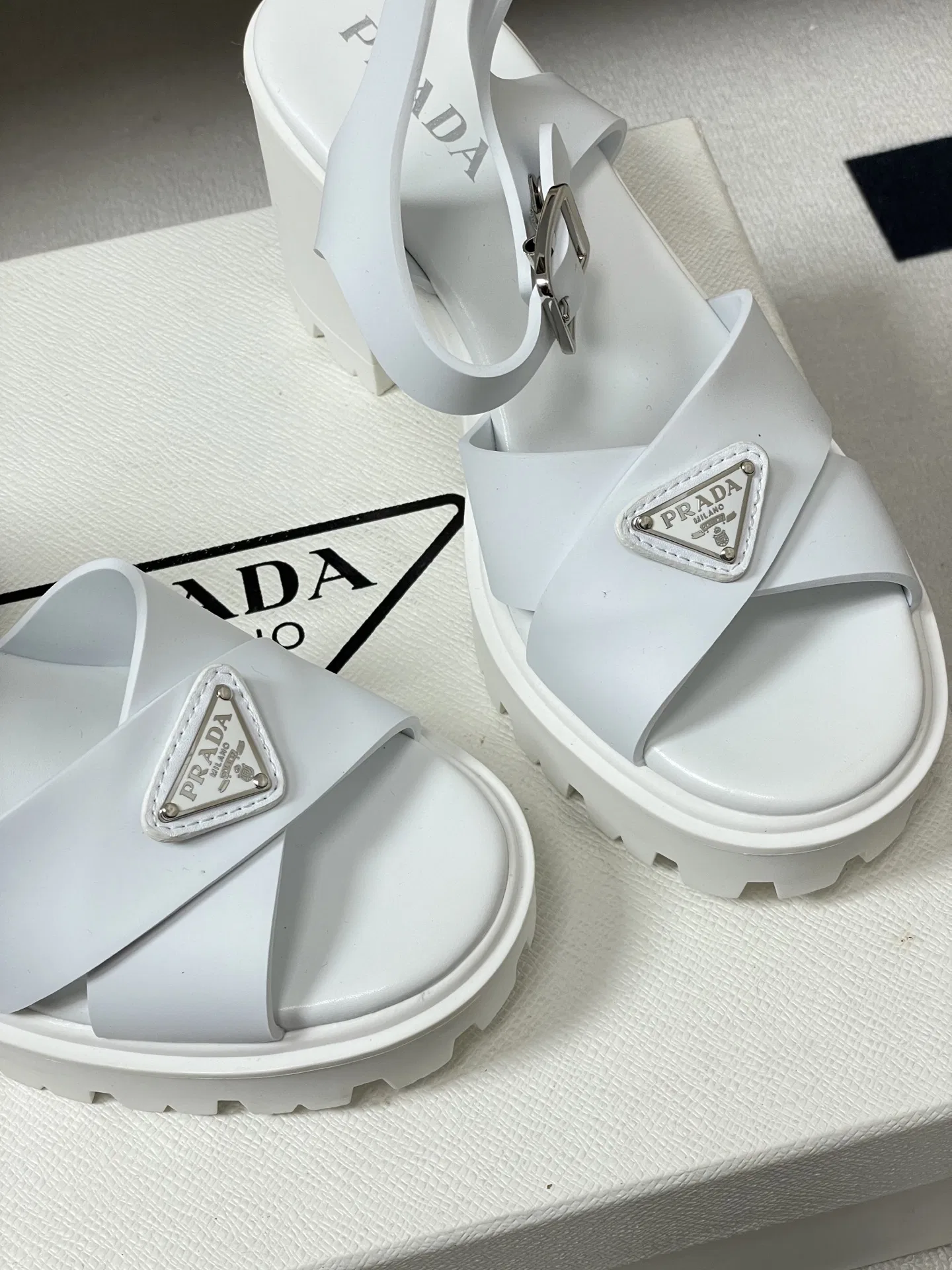 PRA 27FW EJEUHTT 013 샌들 9