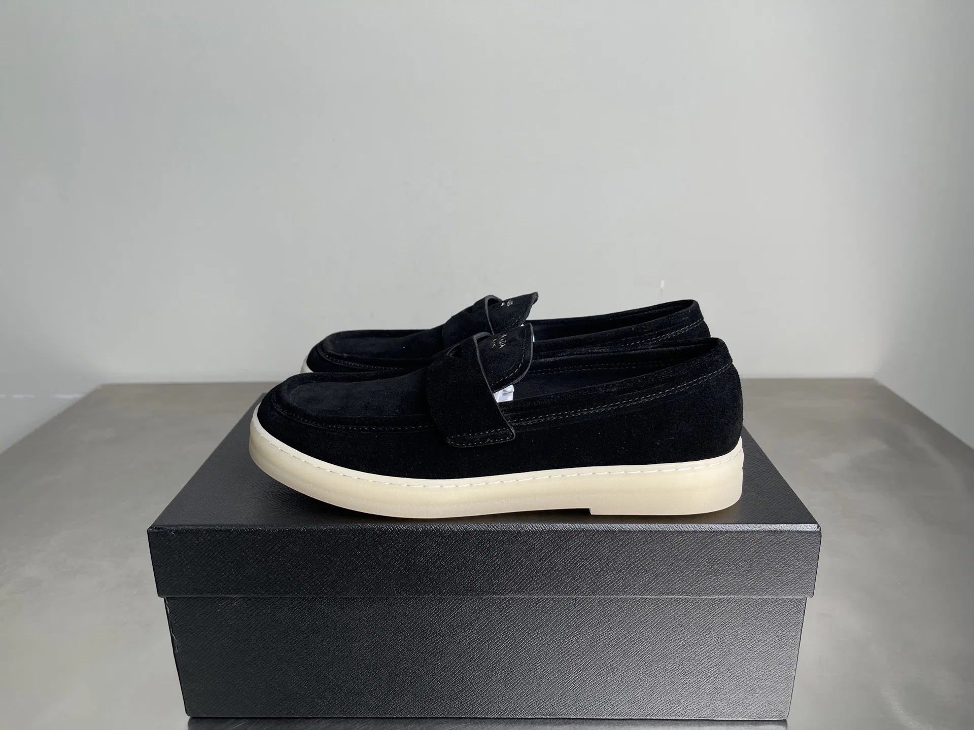 PRA 27FW EJEUHTT 025 로퍼 24