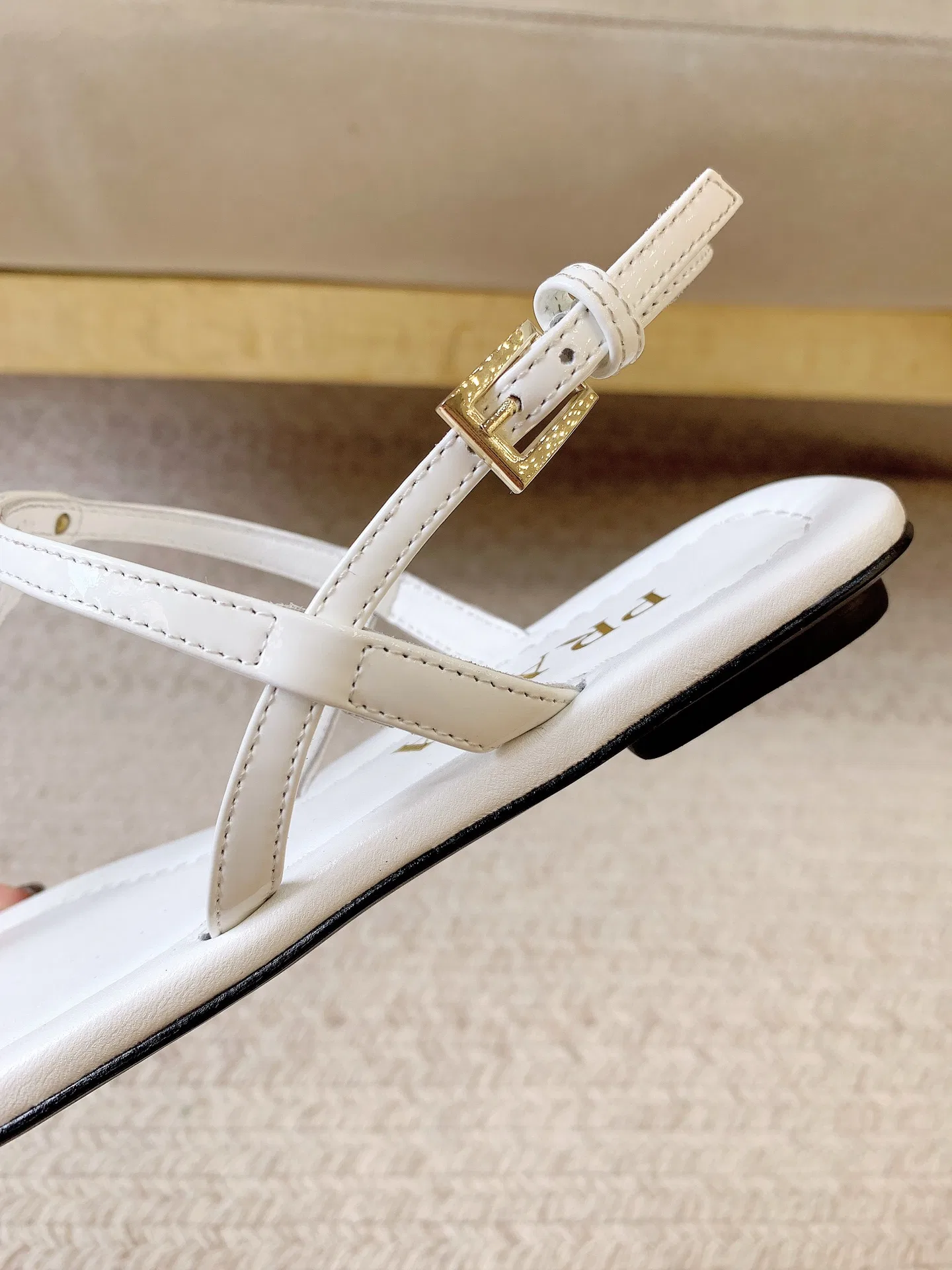 PRA 27FW EJEUHTT 027 쪼리 22