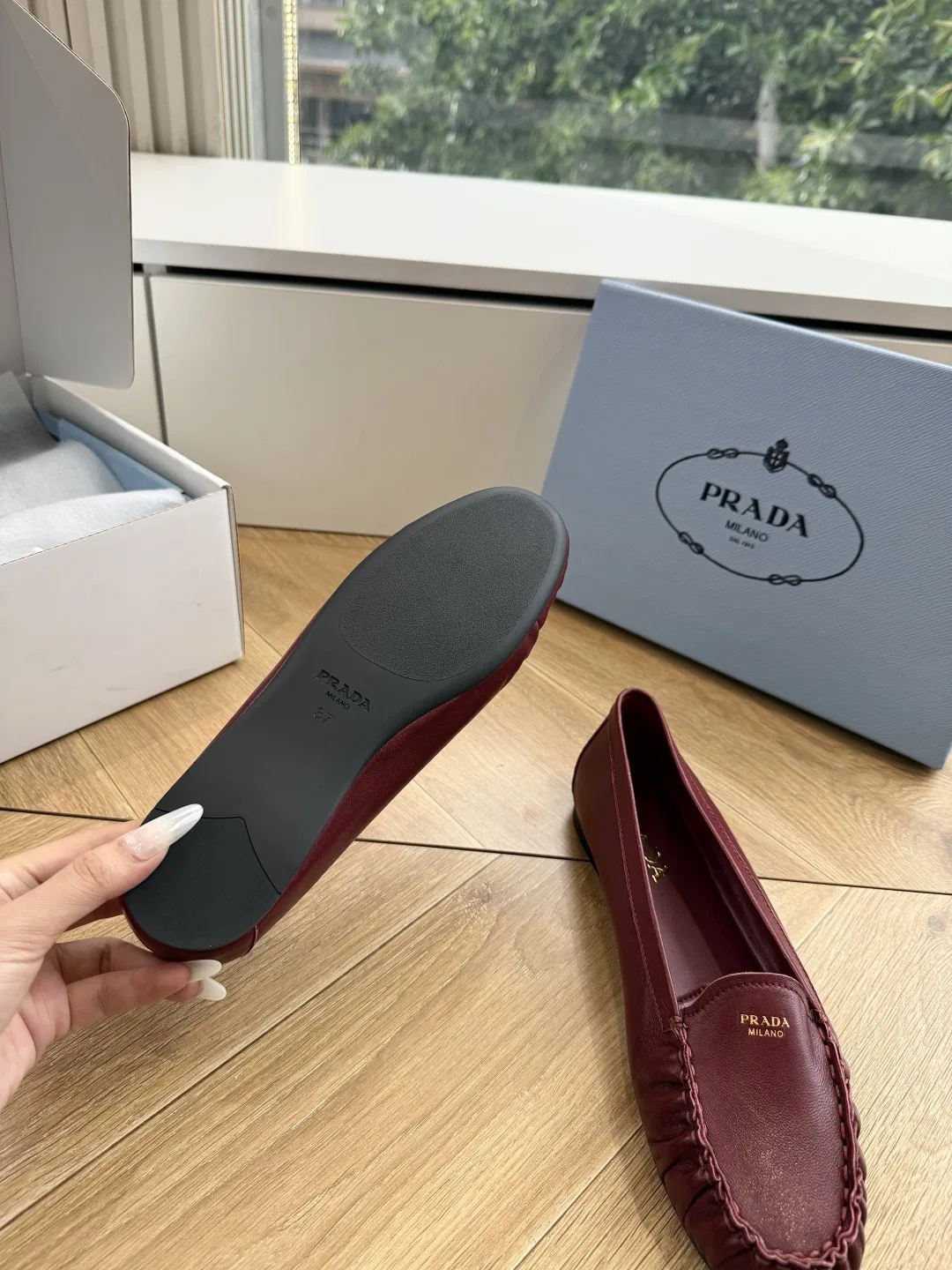 PRA 27FW EJEUHTT 040 플랫슈즈 33