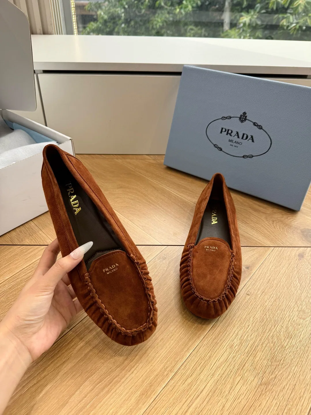 PRA 27FW EJEUHTT 040 플랫슈즈 42