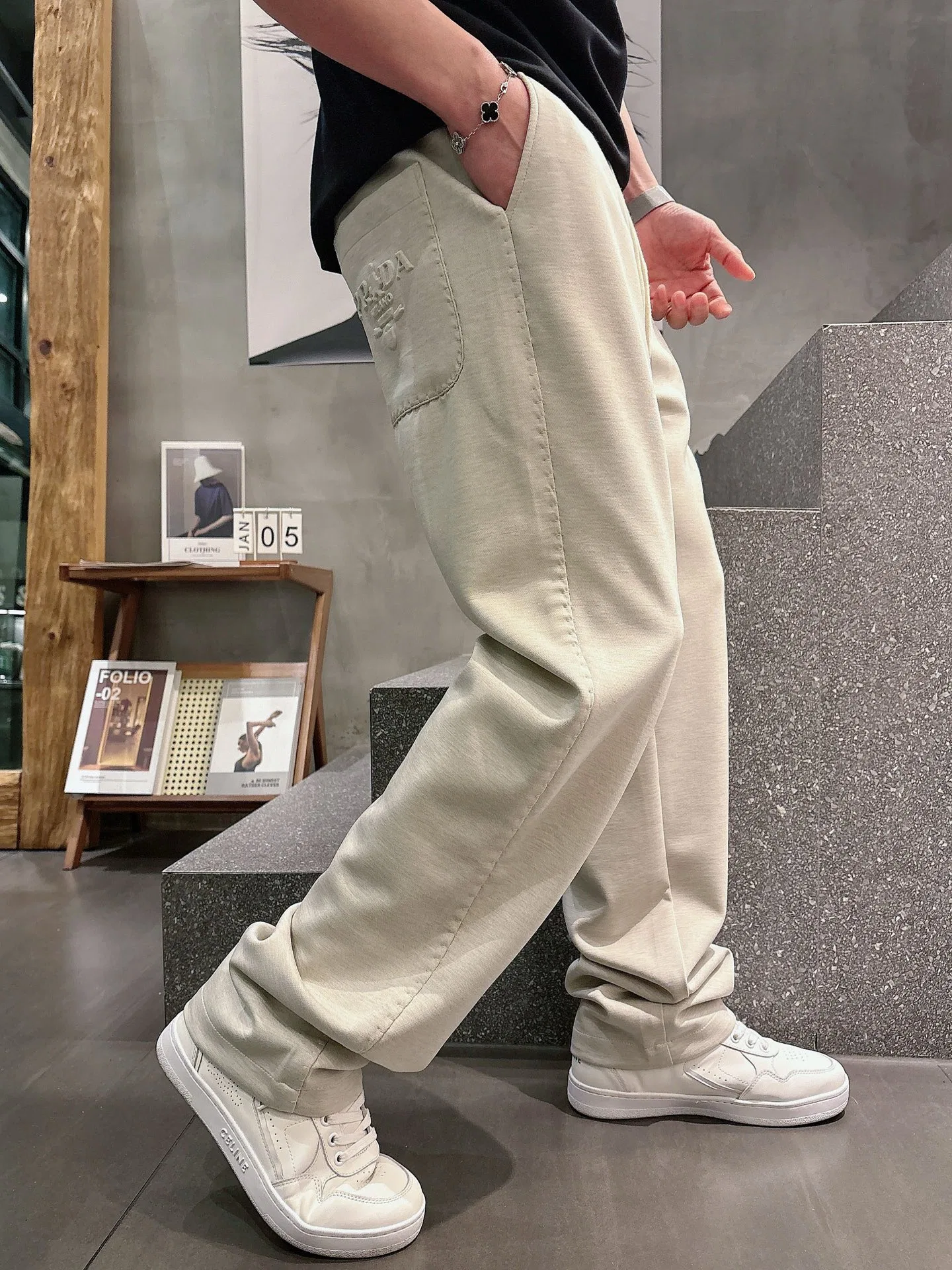 PRA 27FW GBXDNDJ 008 스웻팬츠 11