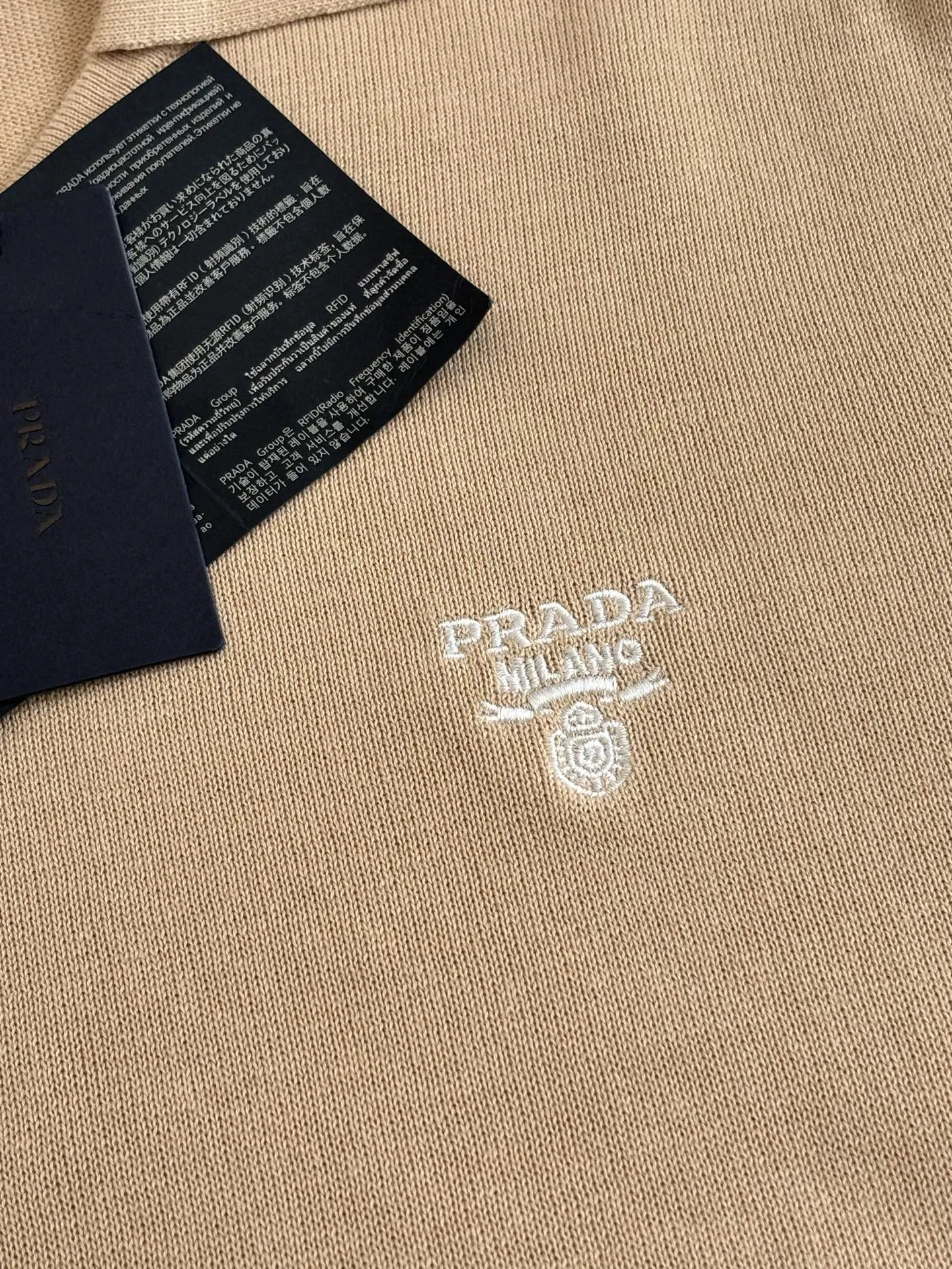 PRA 27FW HEQHVUV 005 반팔니트 11