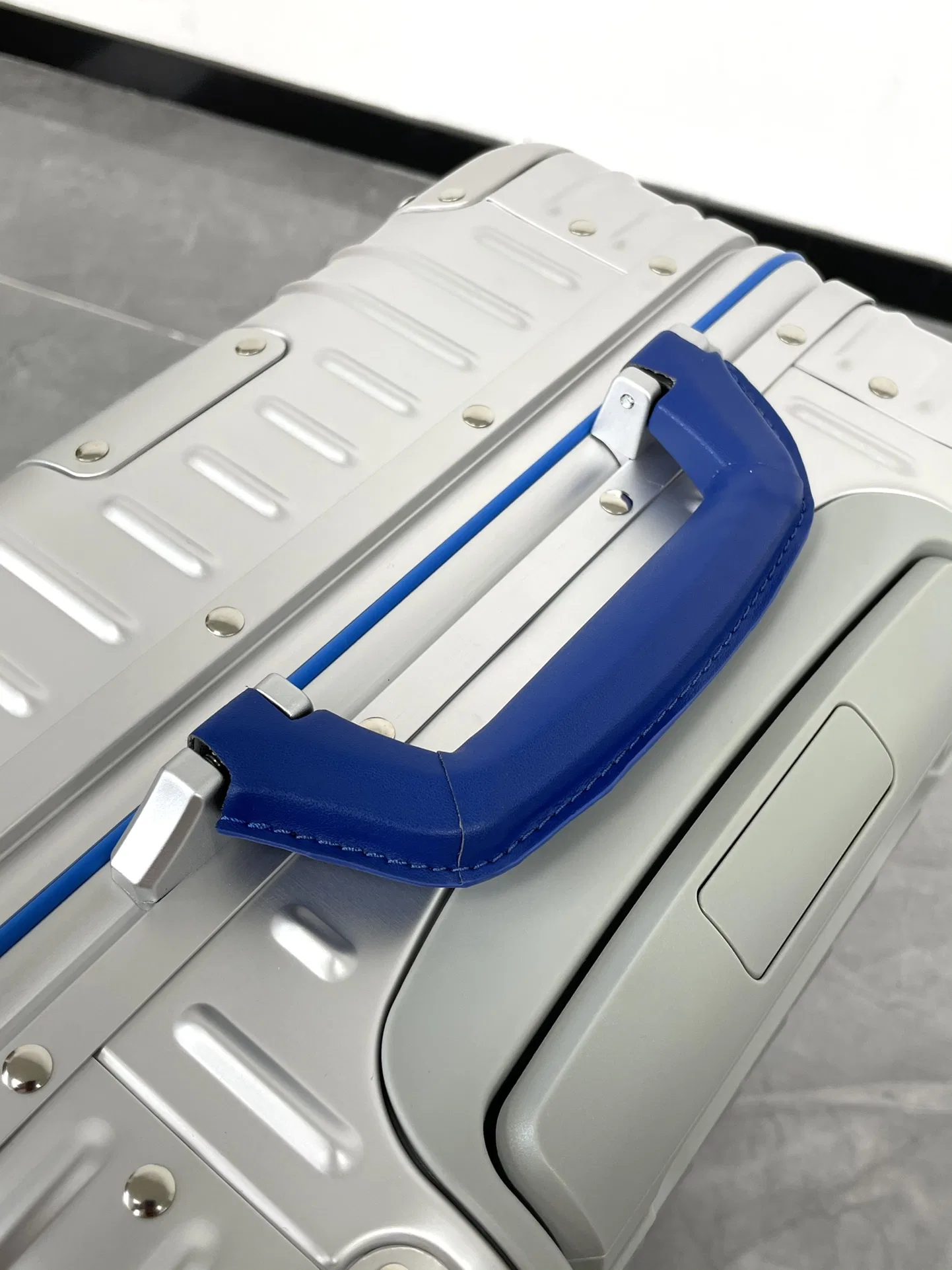 RIMOWA 27FW MNMWFBJ 002 캐리어 13