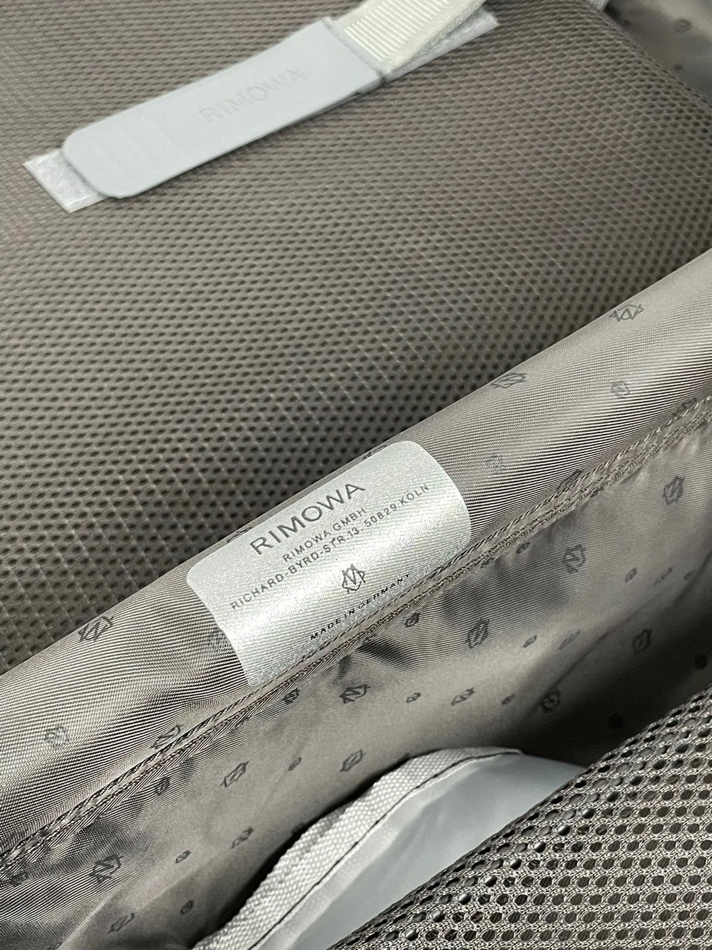 RIMOWA 27FW MNMWFBJ 002 캐리어 25