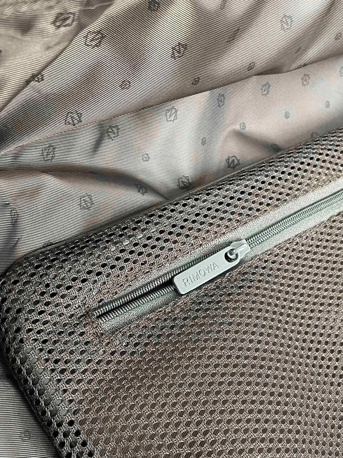 RIMOWA 27FW MNMWFBJ 002 캐리어 26