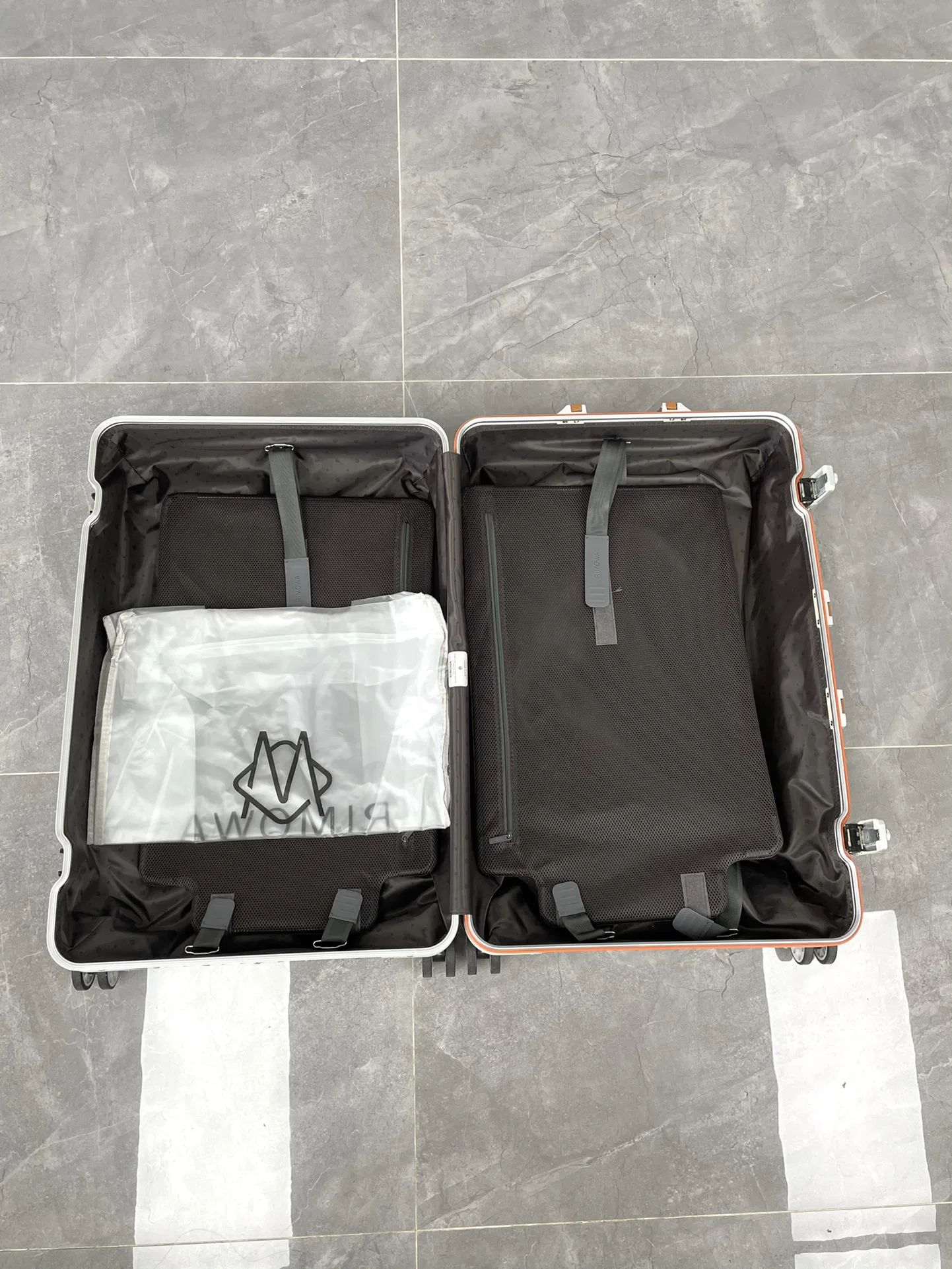 RIMOWA 27FW MNMWFBJ 003 캐리어 9