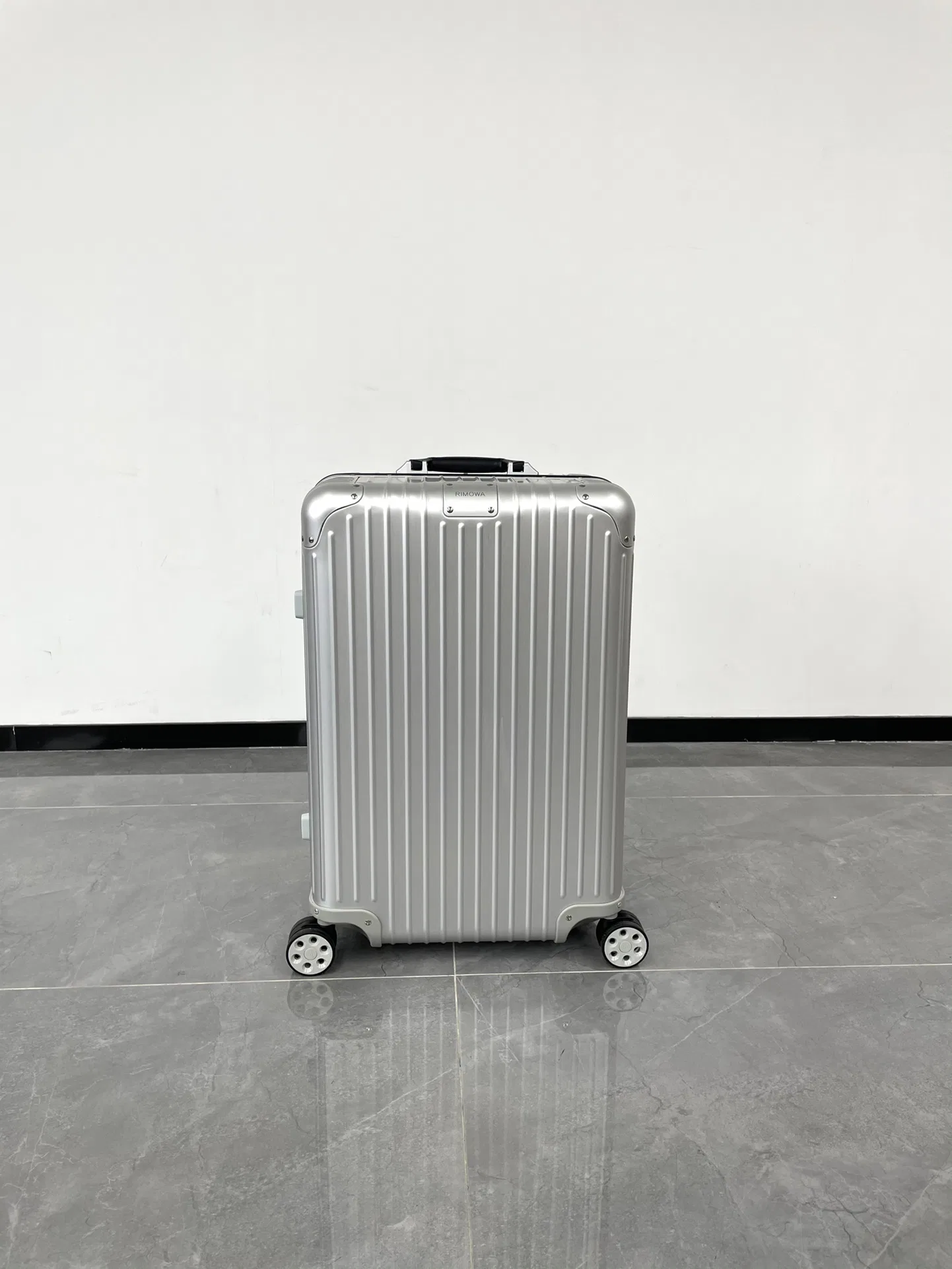 RIMOWA 27FW MNMWFBJ 003 캐리어 10