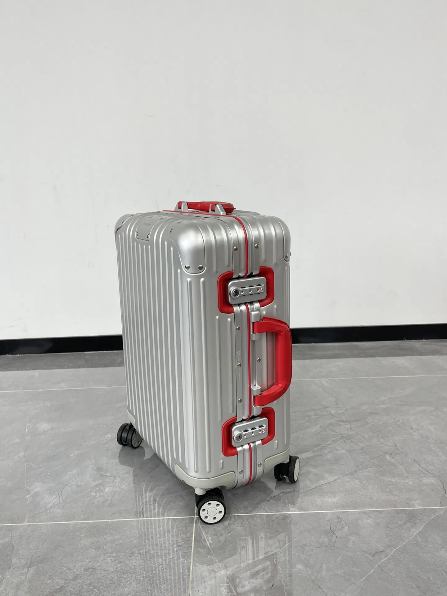 RIMOWA 27FW MNMWFBJ 003 캐리어 20