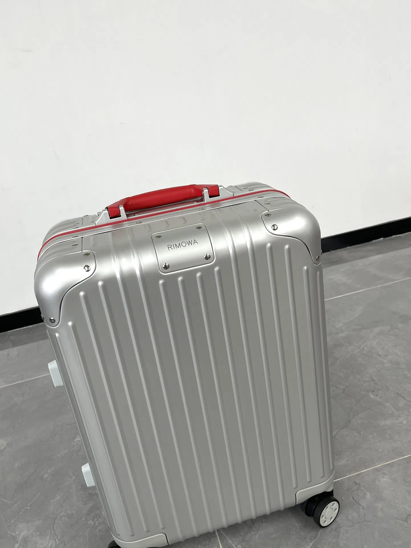 RIMOWA 27FW MNMWFBJ 003 캐리어 22