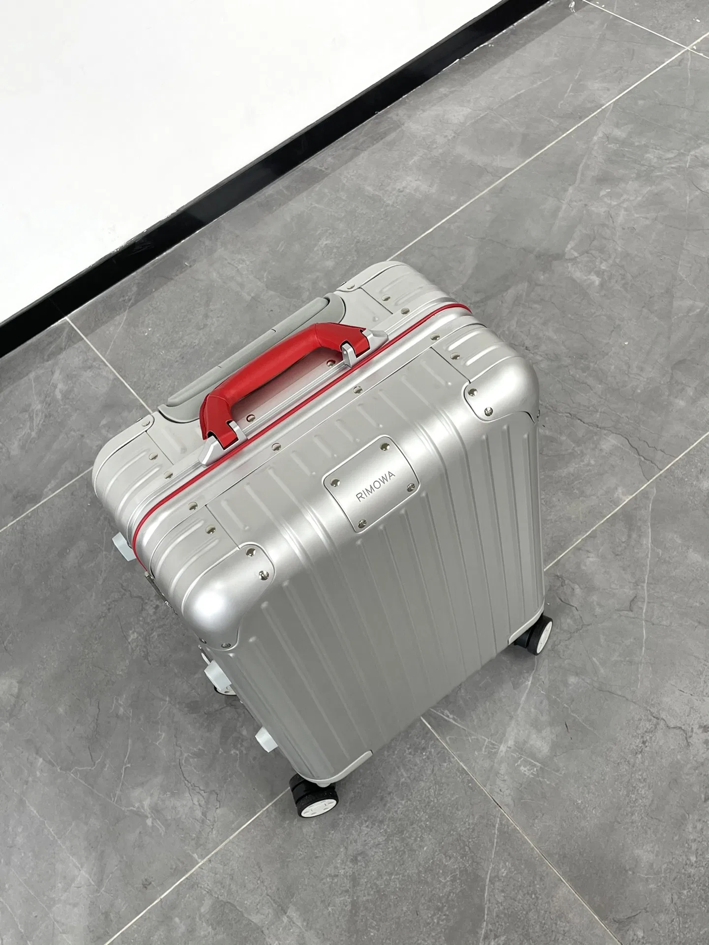 RIMOWA 27FW MNMWFBJ 003 캐리어 23
