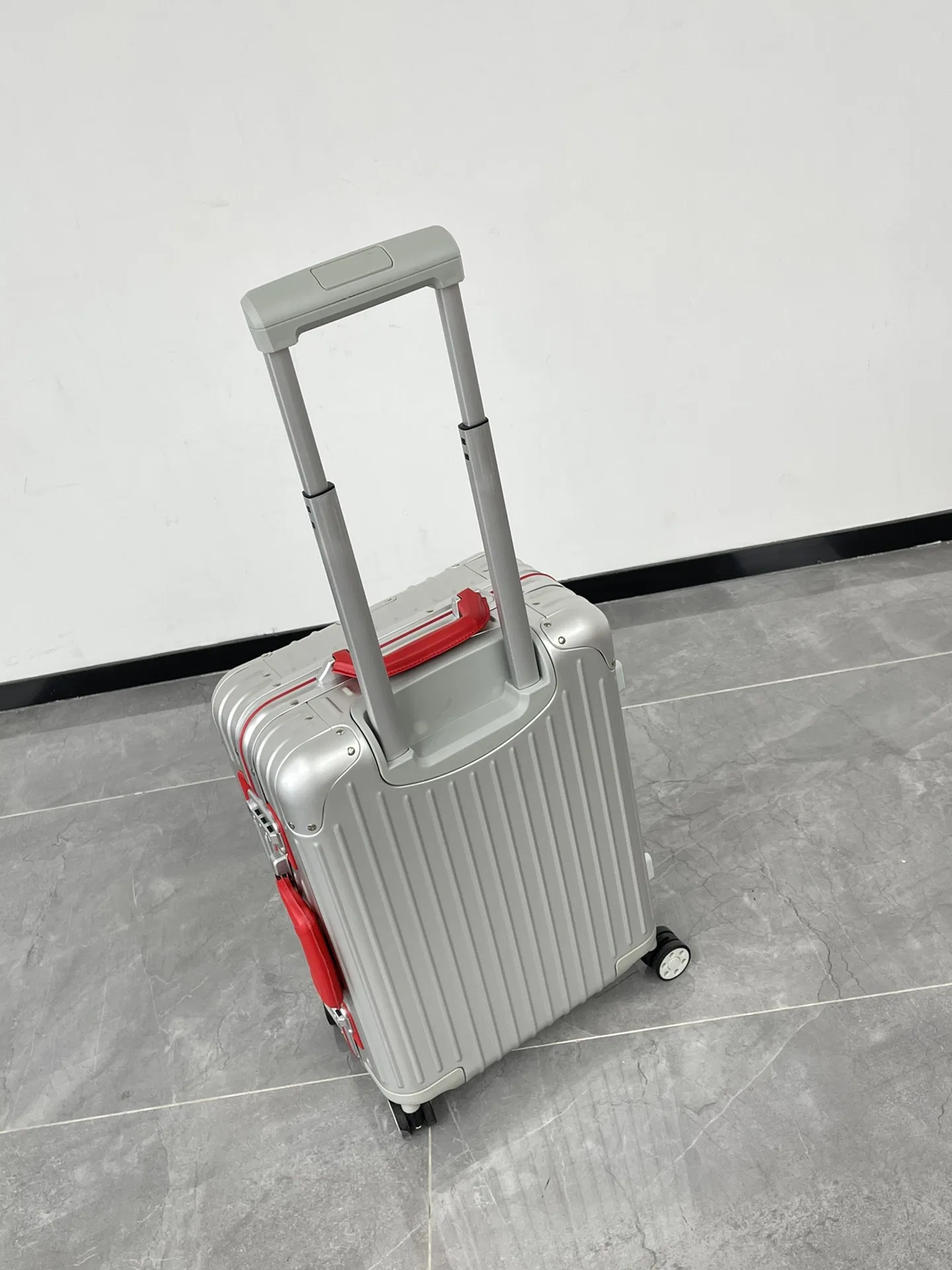 RIMOWA 27FW MNMWFBJ 003 캐리어 25