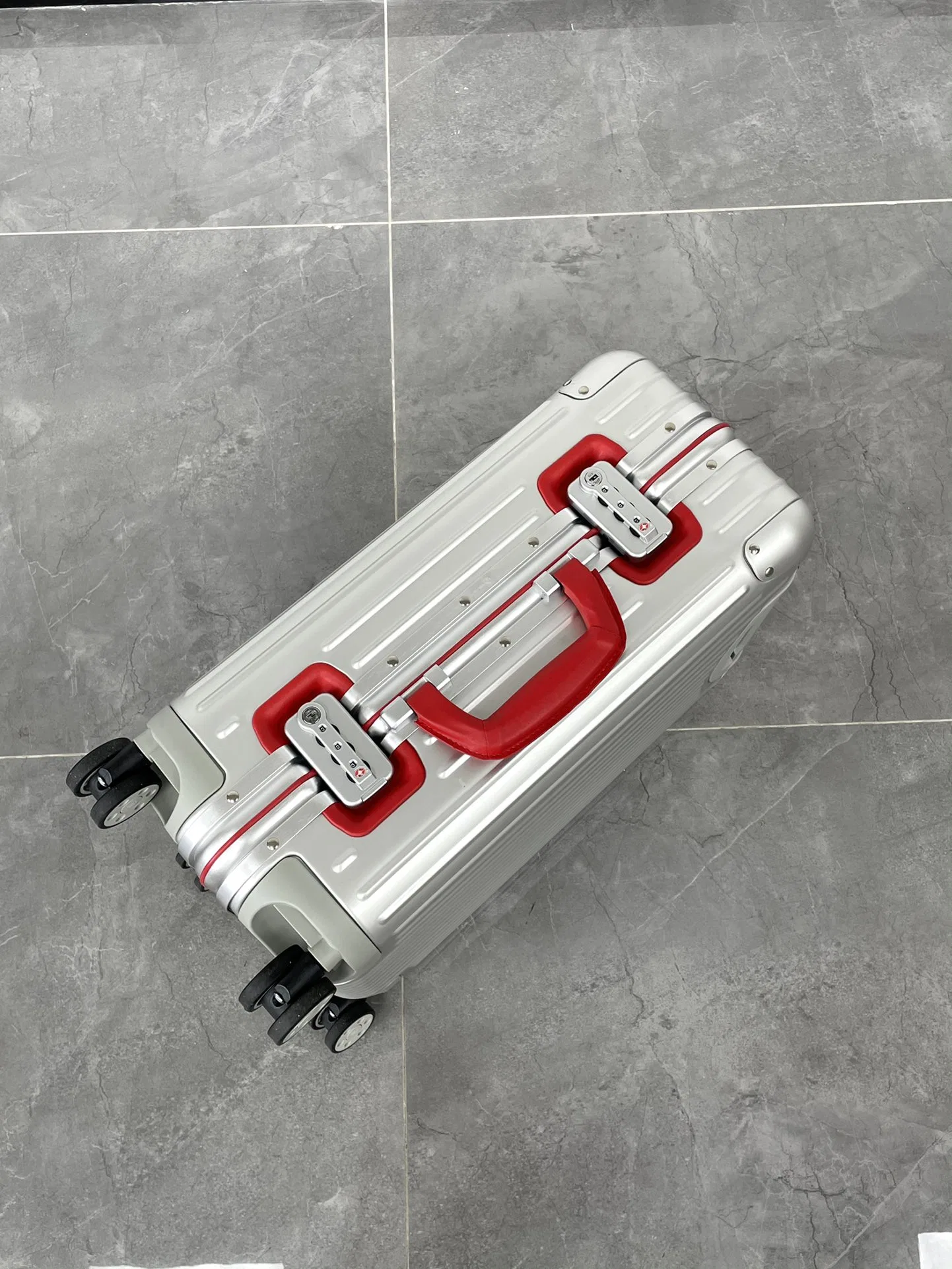 RIMOWA 27FW MNMWFBJ 003 캐리어 26