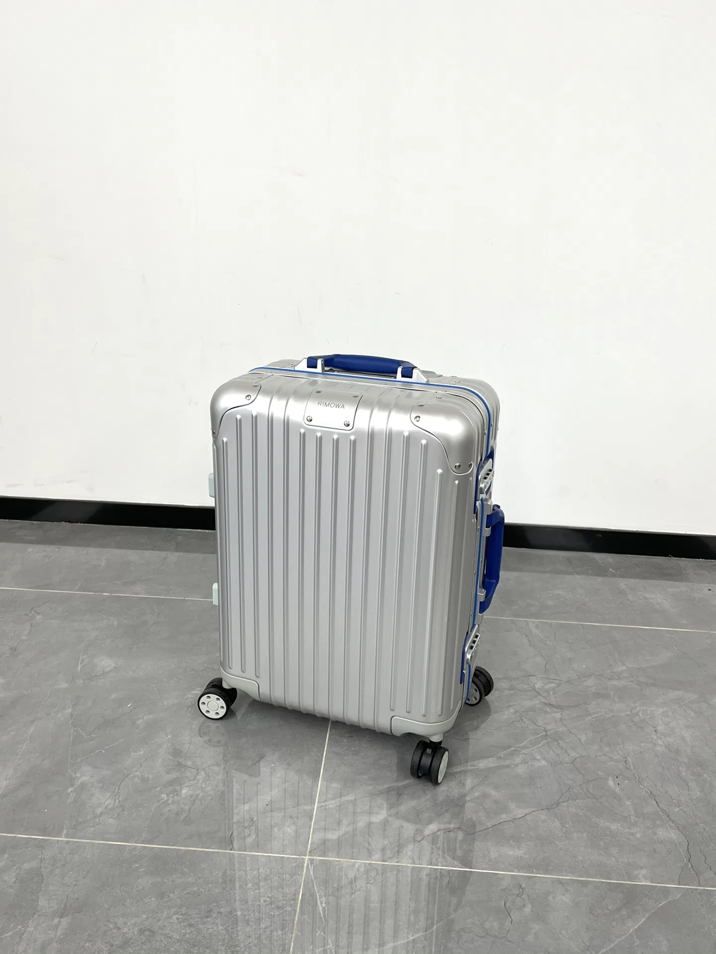 RIMOWA 27FW MNMWFBJ 003 캐리어 28