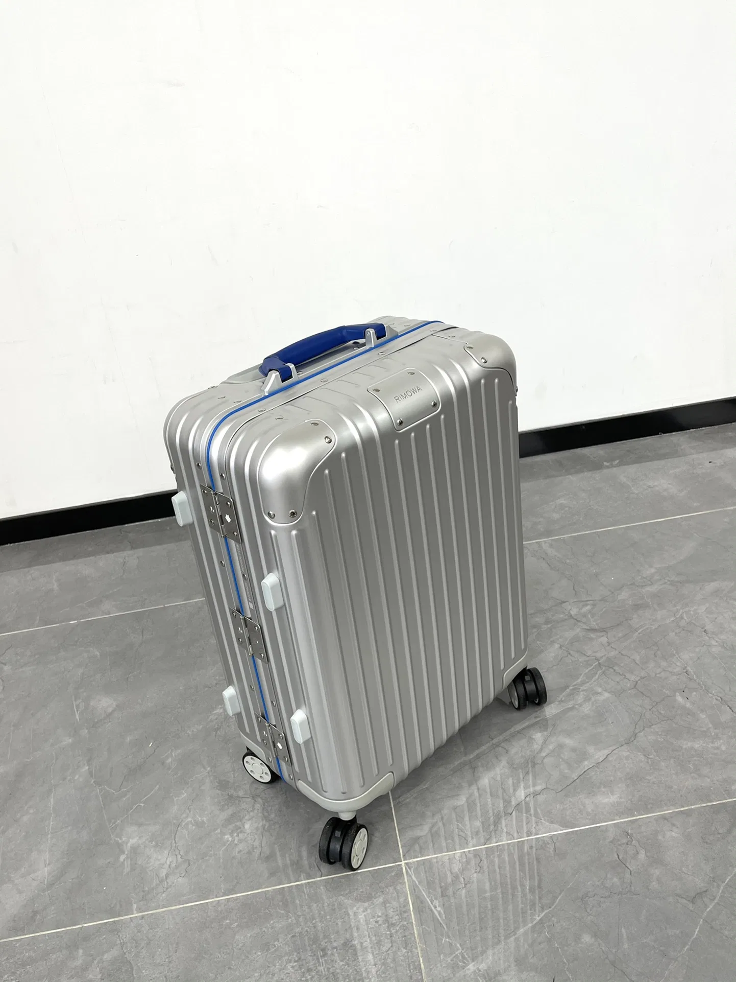 RIMOWA 27FW MNMWFBJ 003 캐리어 29