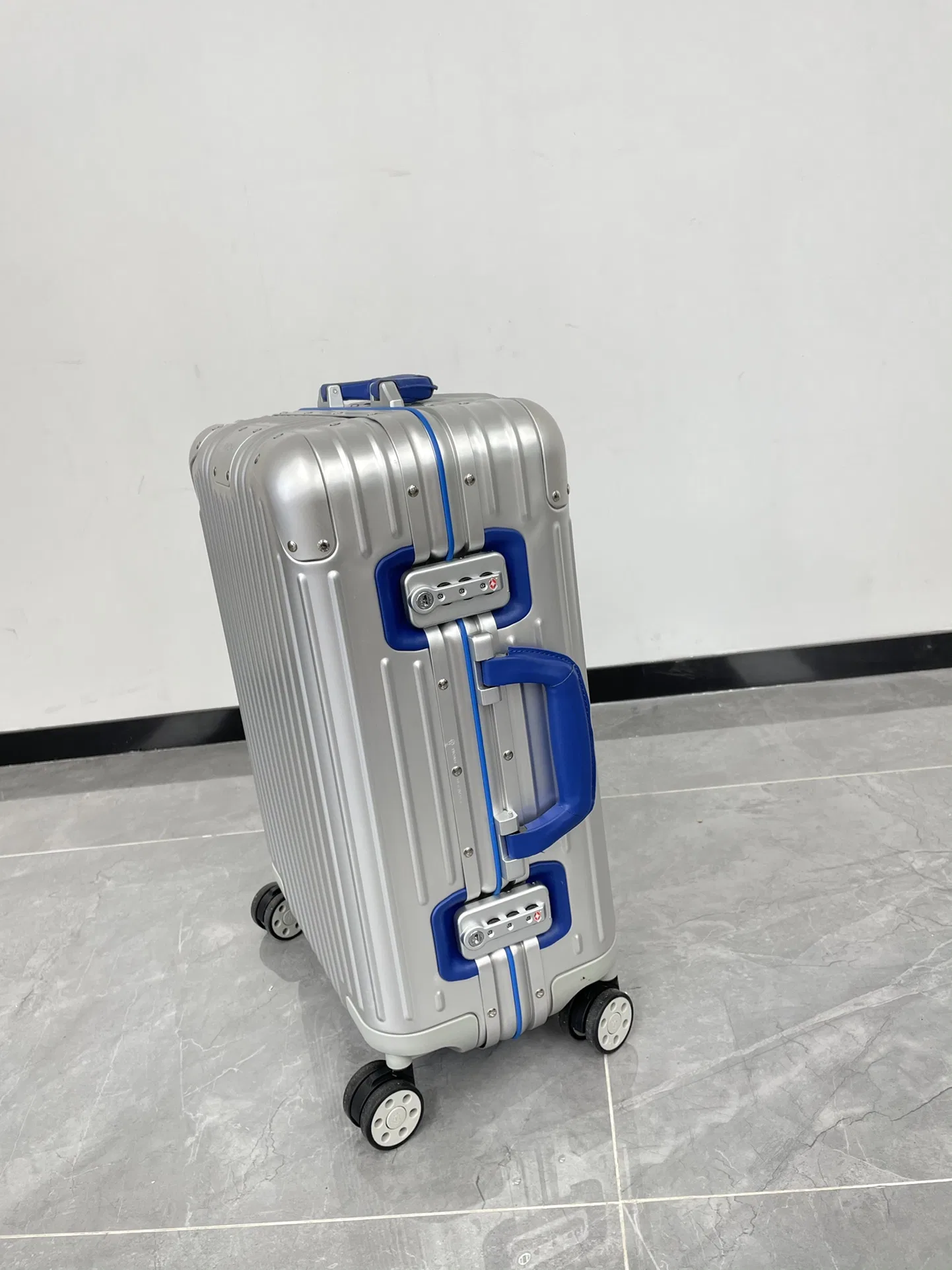 RIMOWA 27FW MNMWFBJ 003 캐리어 30