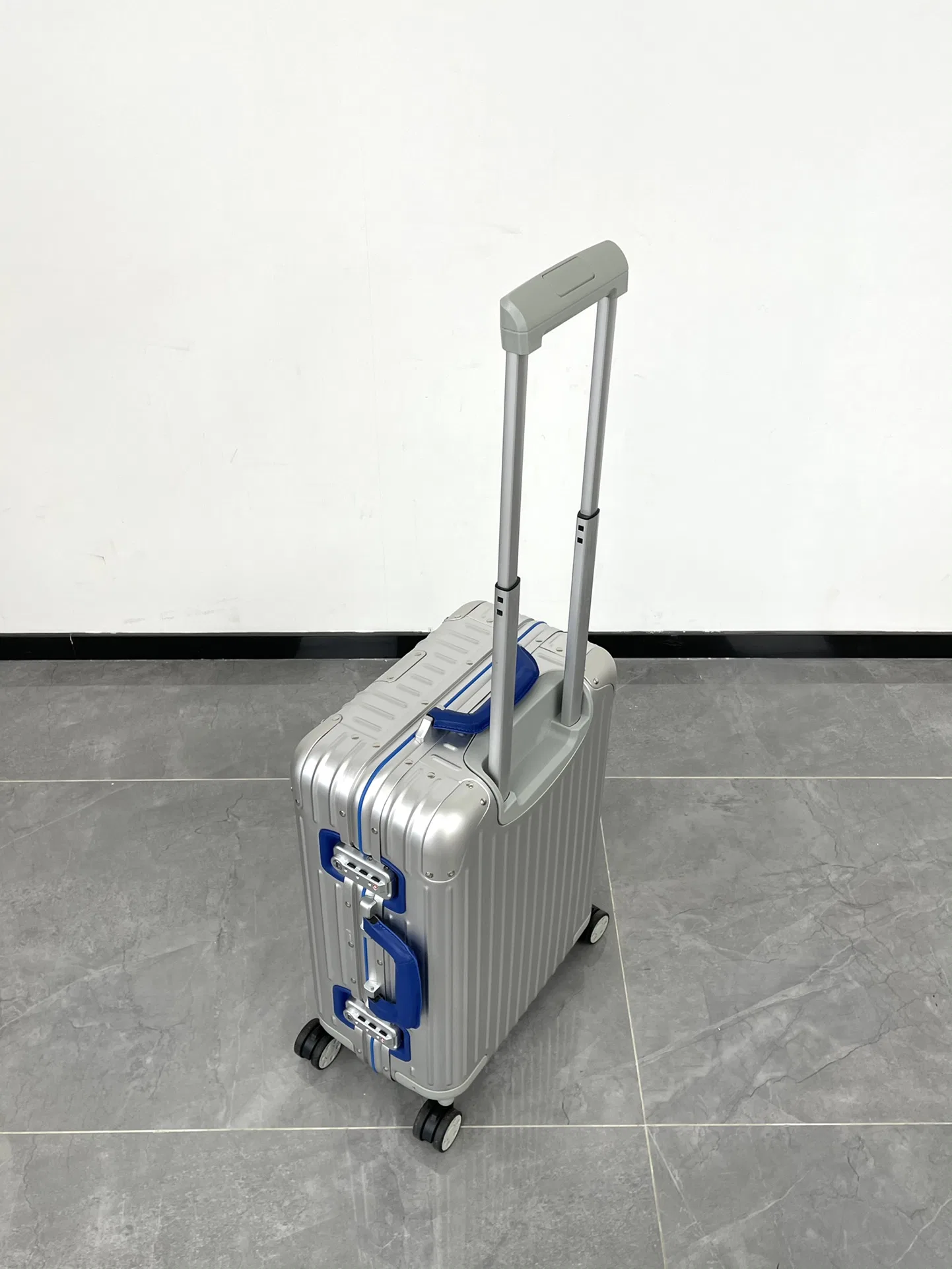 RIMOWA 27FW MNMWFBJ 003 캐리어 31