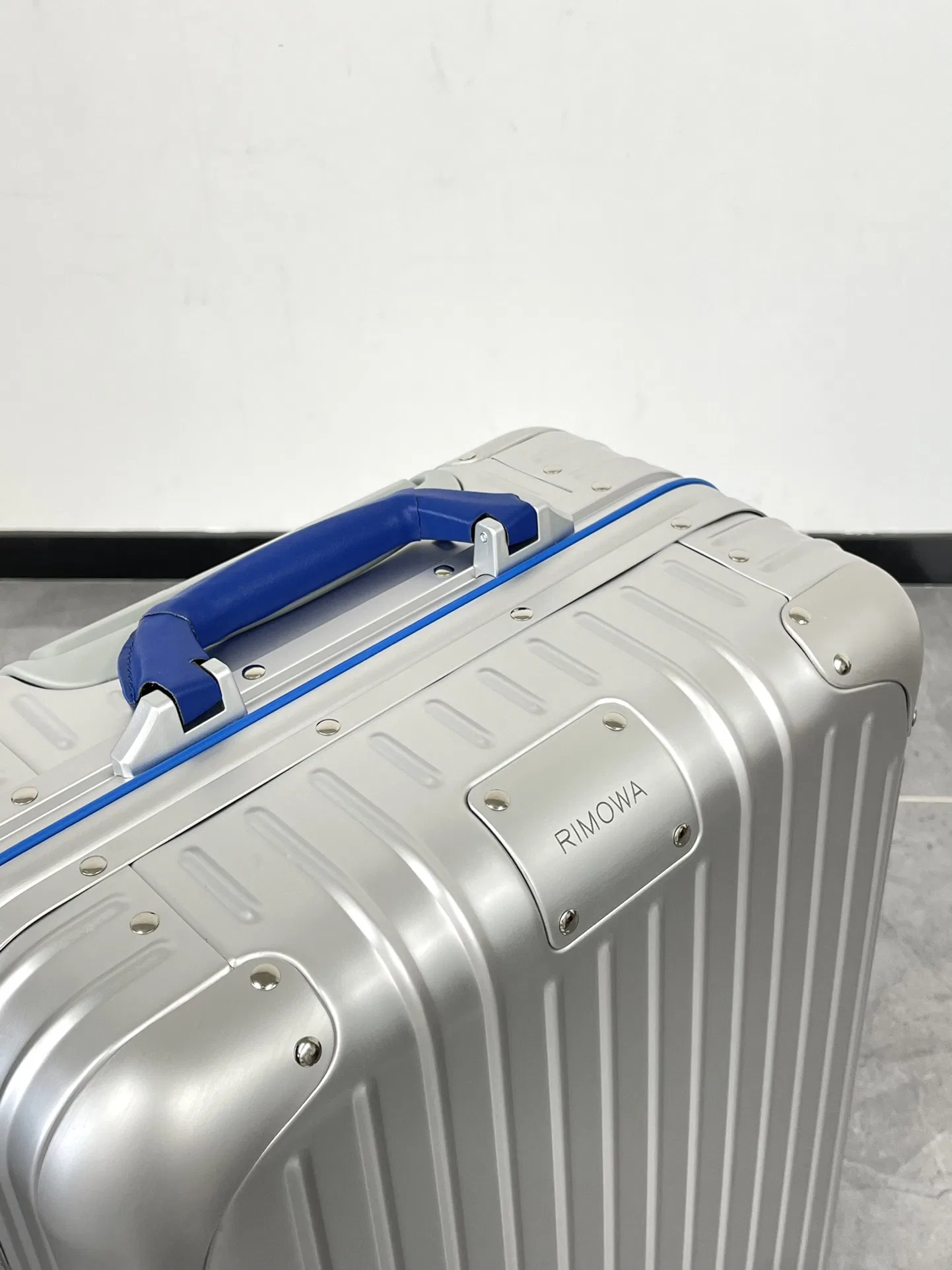 RIMOWA 27FW MNMWFBJ 003 캐리어 32