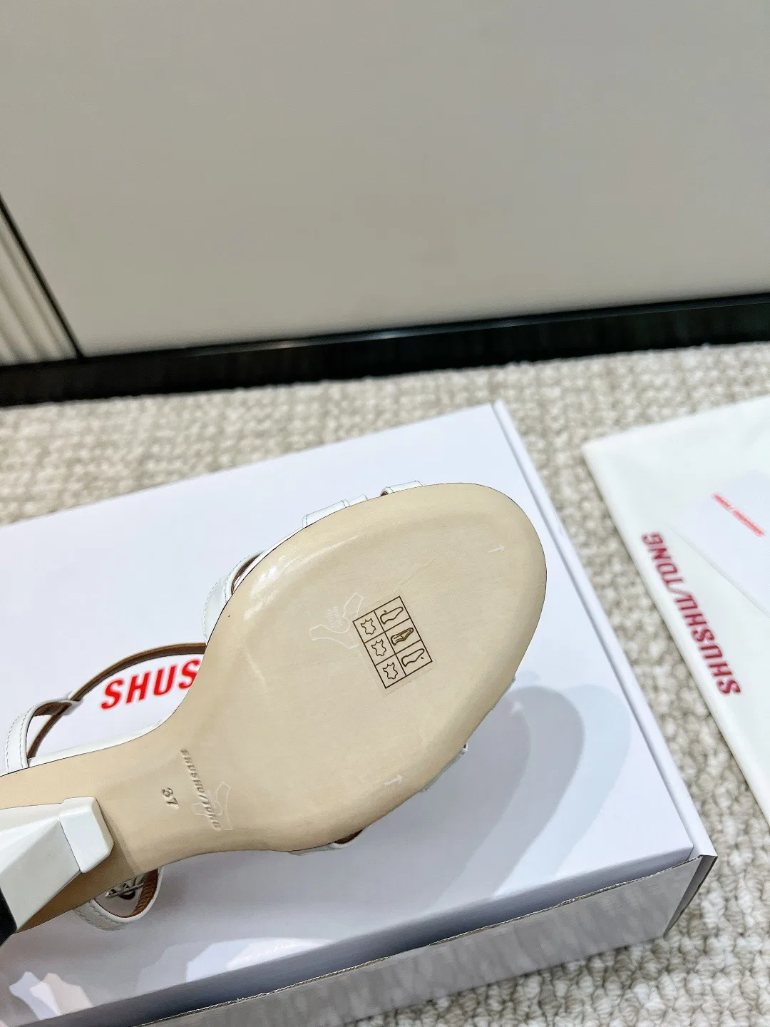SHUSHUTONG 27FW UJECXGY 002 구두 9