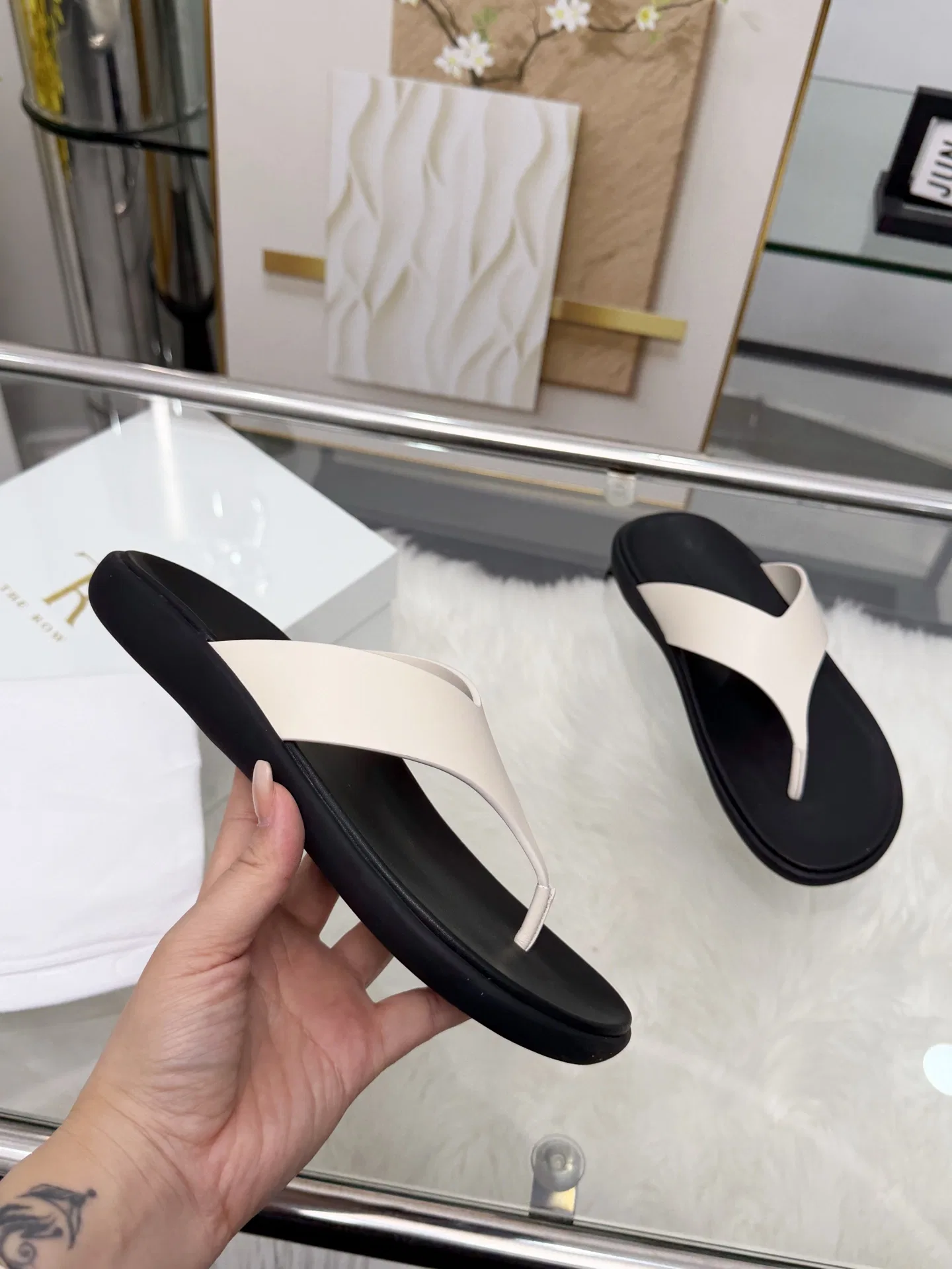 THEROW 27FW PNWXUCL 001 쪼리 16