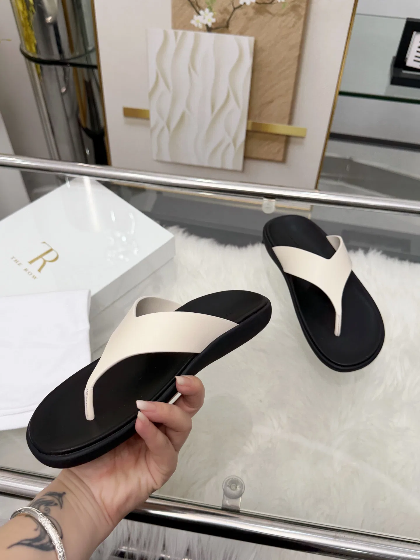 THEROW 27FW PNWXUCL 001 쪼리 17