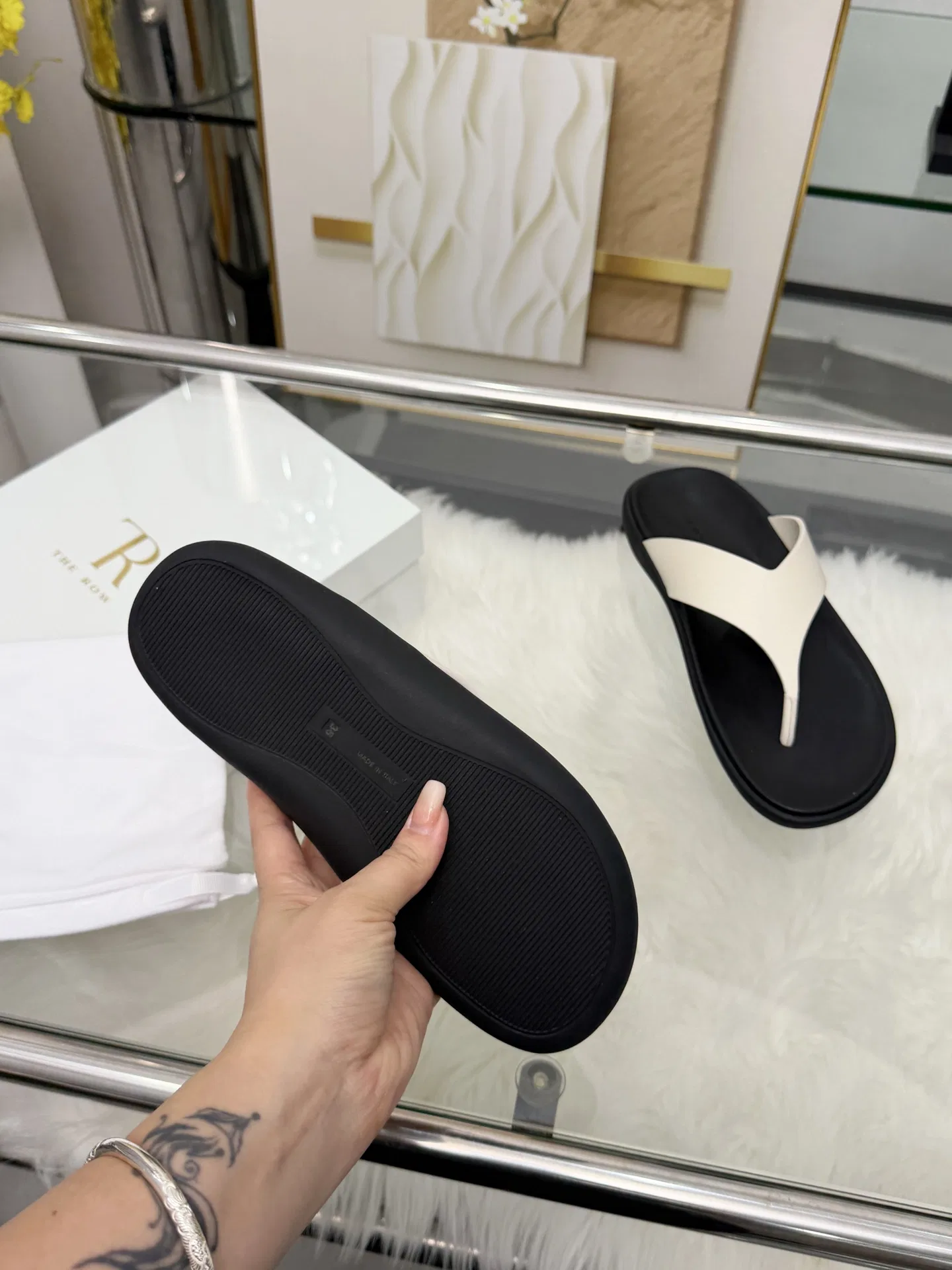 THEROW 27FW PNWXUCL 001 쪼리 18