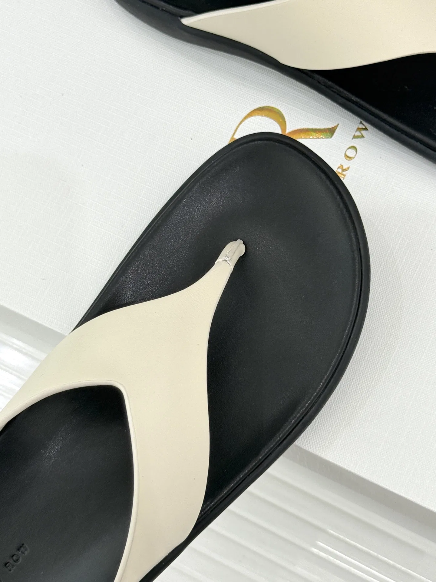 THEROW 27FW UEFHQNF 001 쪼리 7