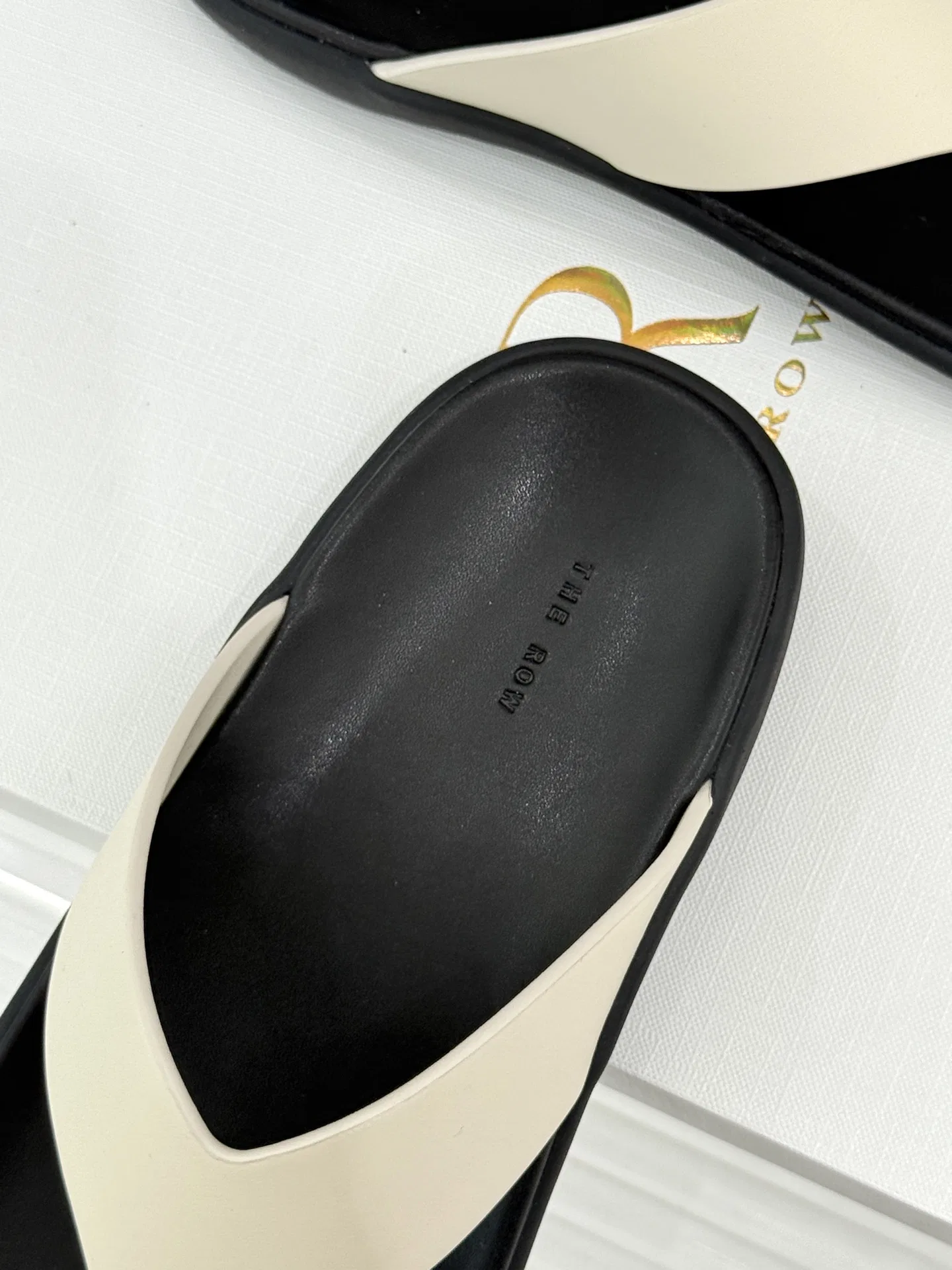 THEROW 27FW UEFHQNF 001 쪼리 8