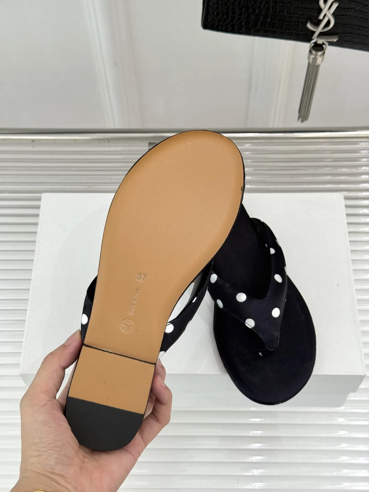 THEROW 27FW UEFHQNF 002 쪼리 9
