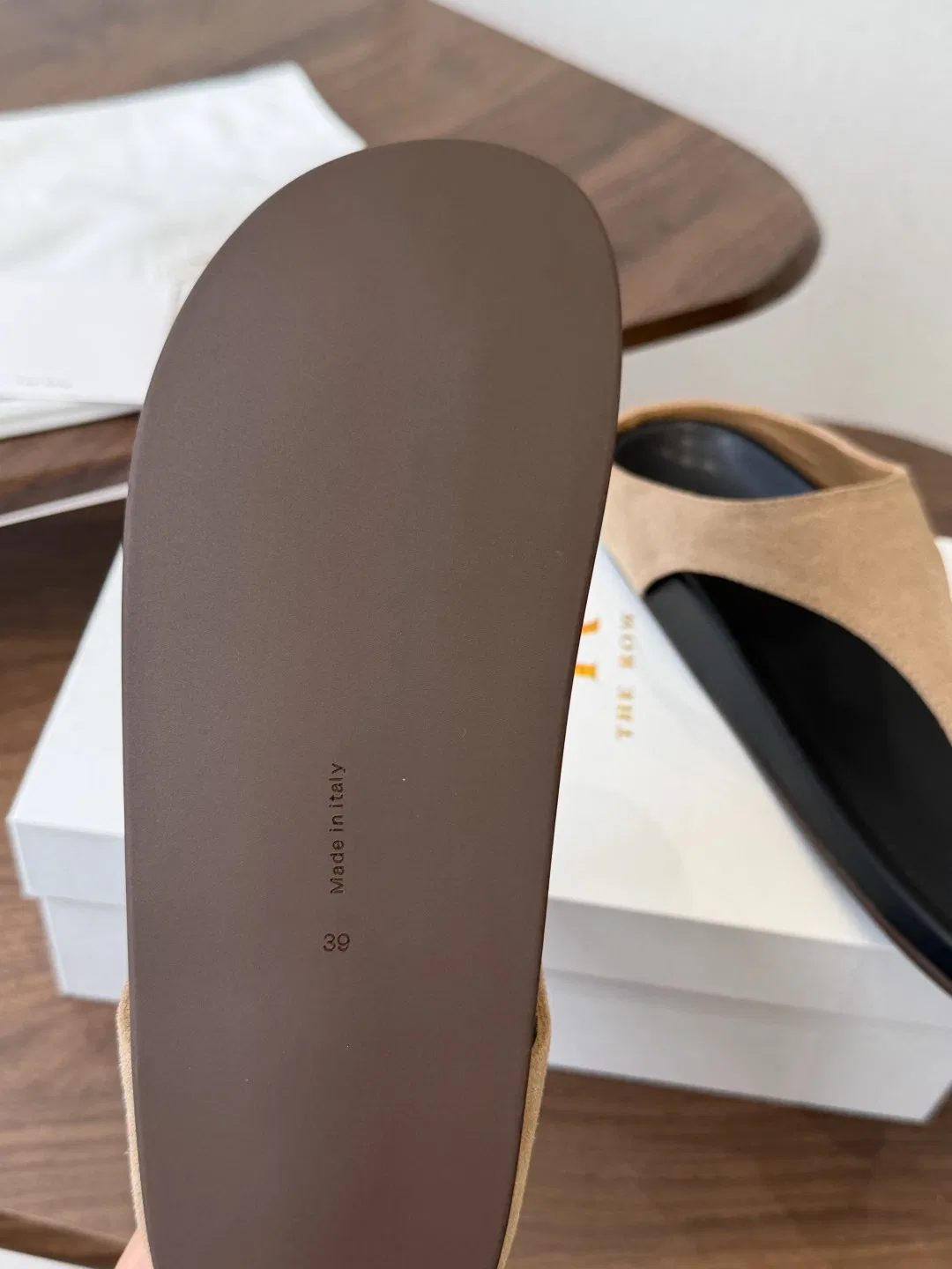 THEROW 27FW UEFHQNF 008 쪼리 18