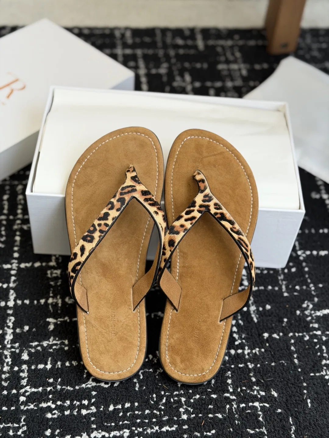 THEROW 27FW ZJUQOUM 001 쪼리 21
