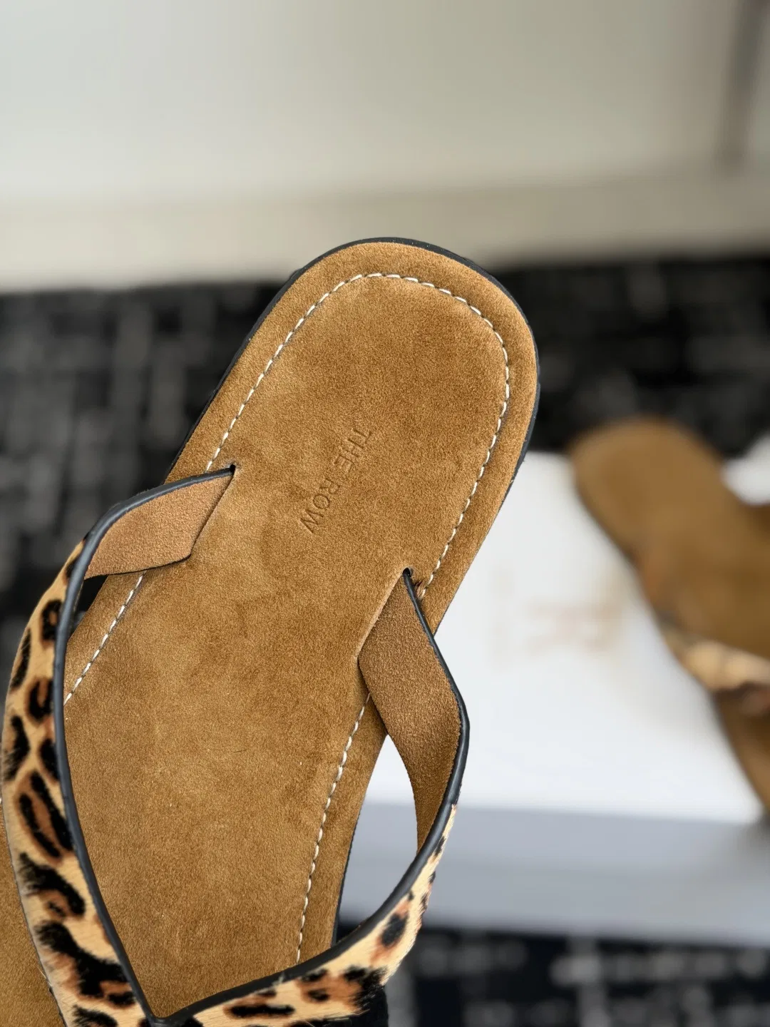 THEROW 27FW ZJUQOUM 001 쪼리 25