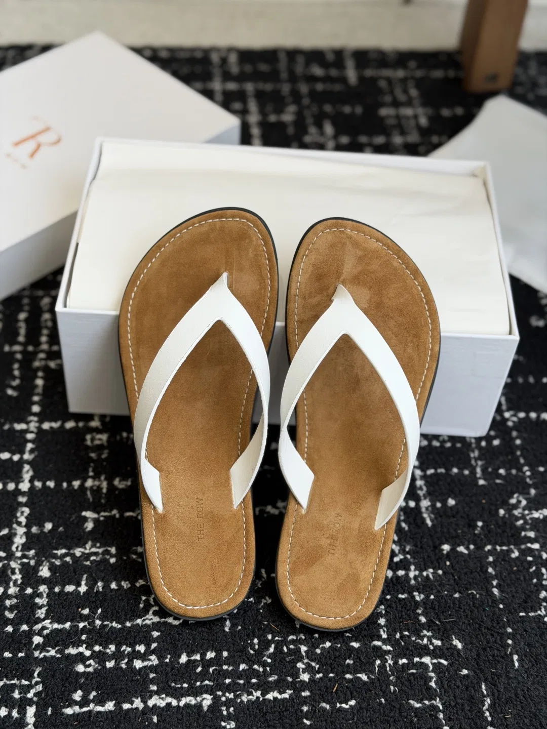 THEROW 27FW ZJUQOUM 001 쪼리 30