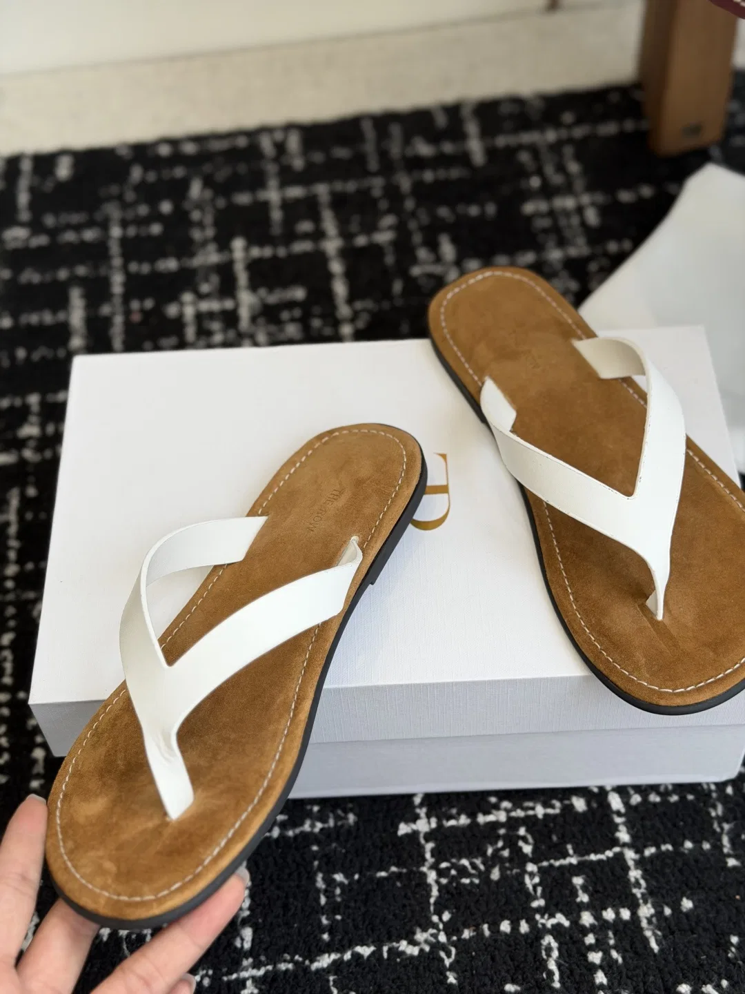 THEROW 27FW ZJUQOUM 001 쪼리 33
