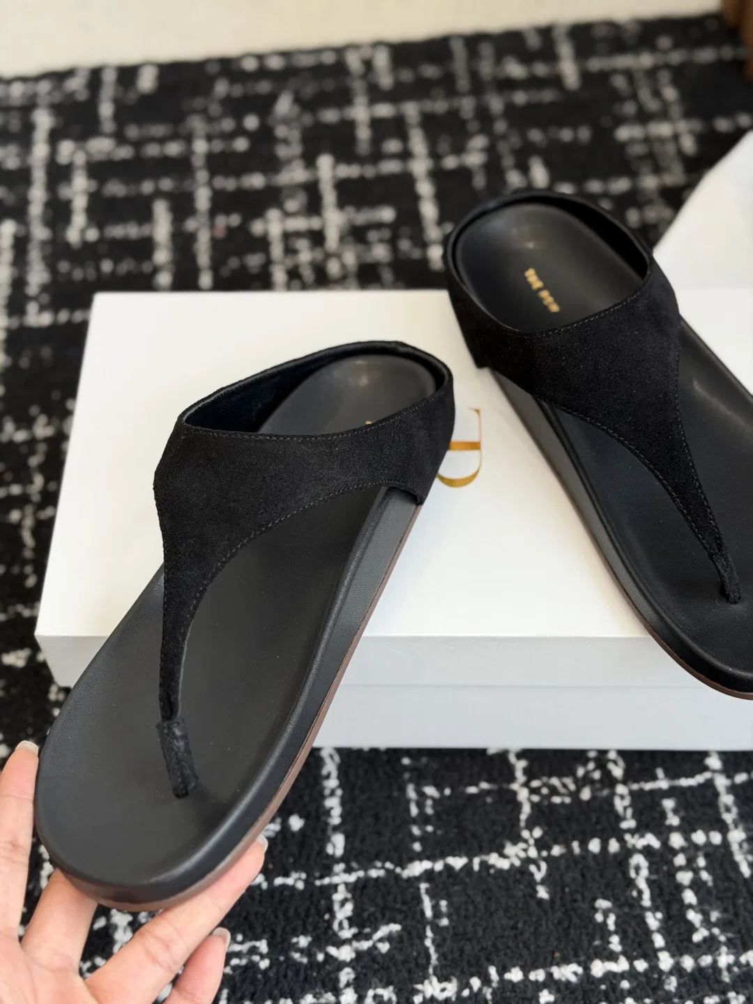 THEROW 27FW ZJUQOUM 002 쪼리 15