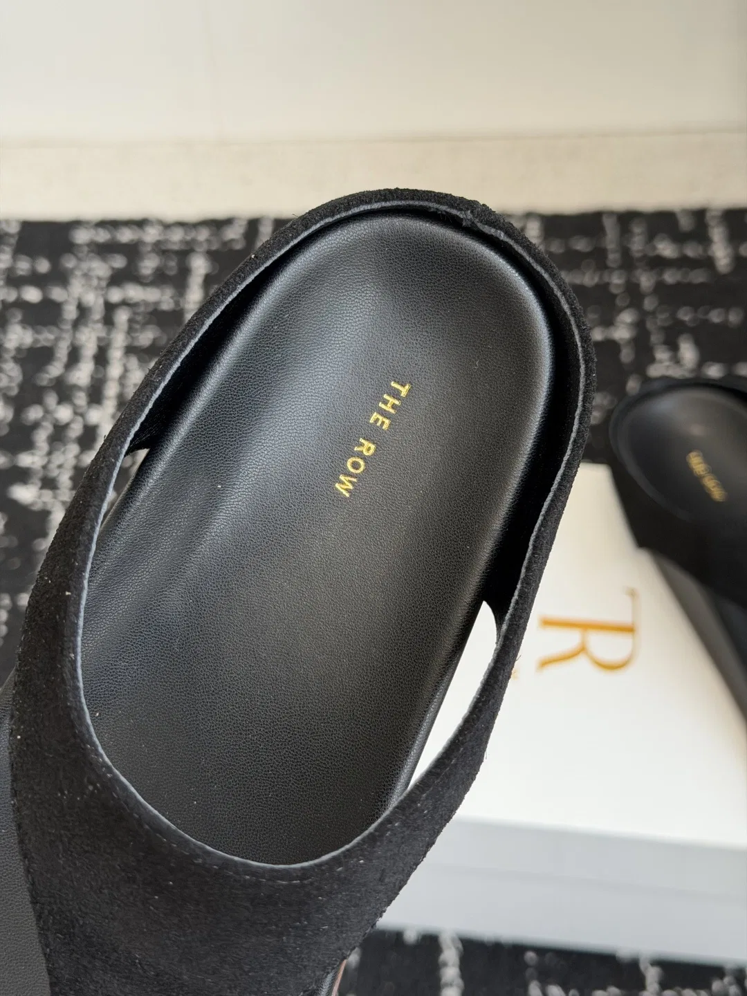 THEROW 27FW ZJUQOUM 002 쪼리 16