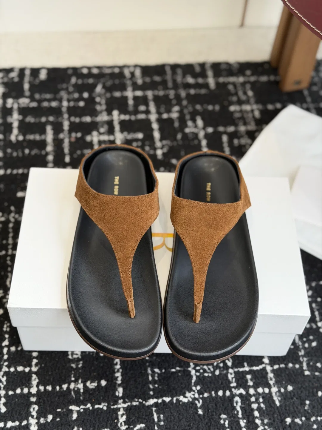 THEROW 27FW ZJUQOUM 002 쪼리 19