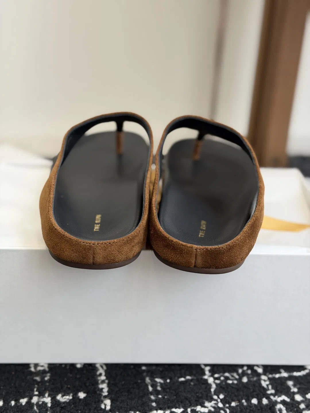 THEROW 27FW ZJUQOUM 002 쪼리 26