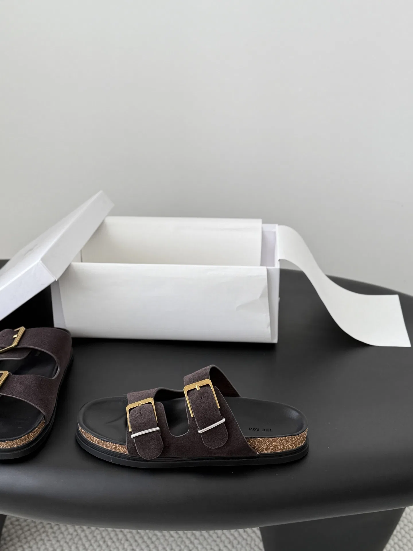 THEROW 27FW ZJUQOUM 003 샌들 10