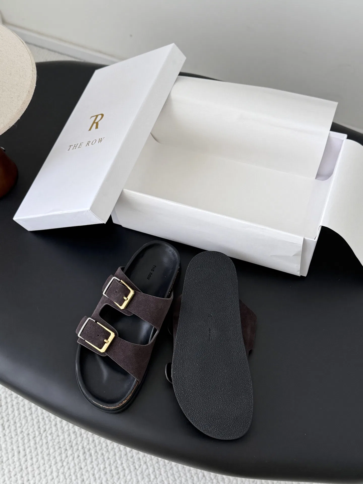 THEROW 27FW ZJUQOUM 003 샌들 12
