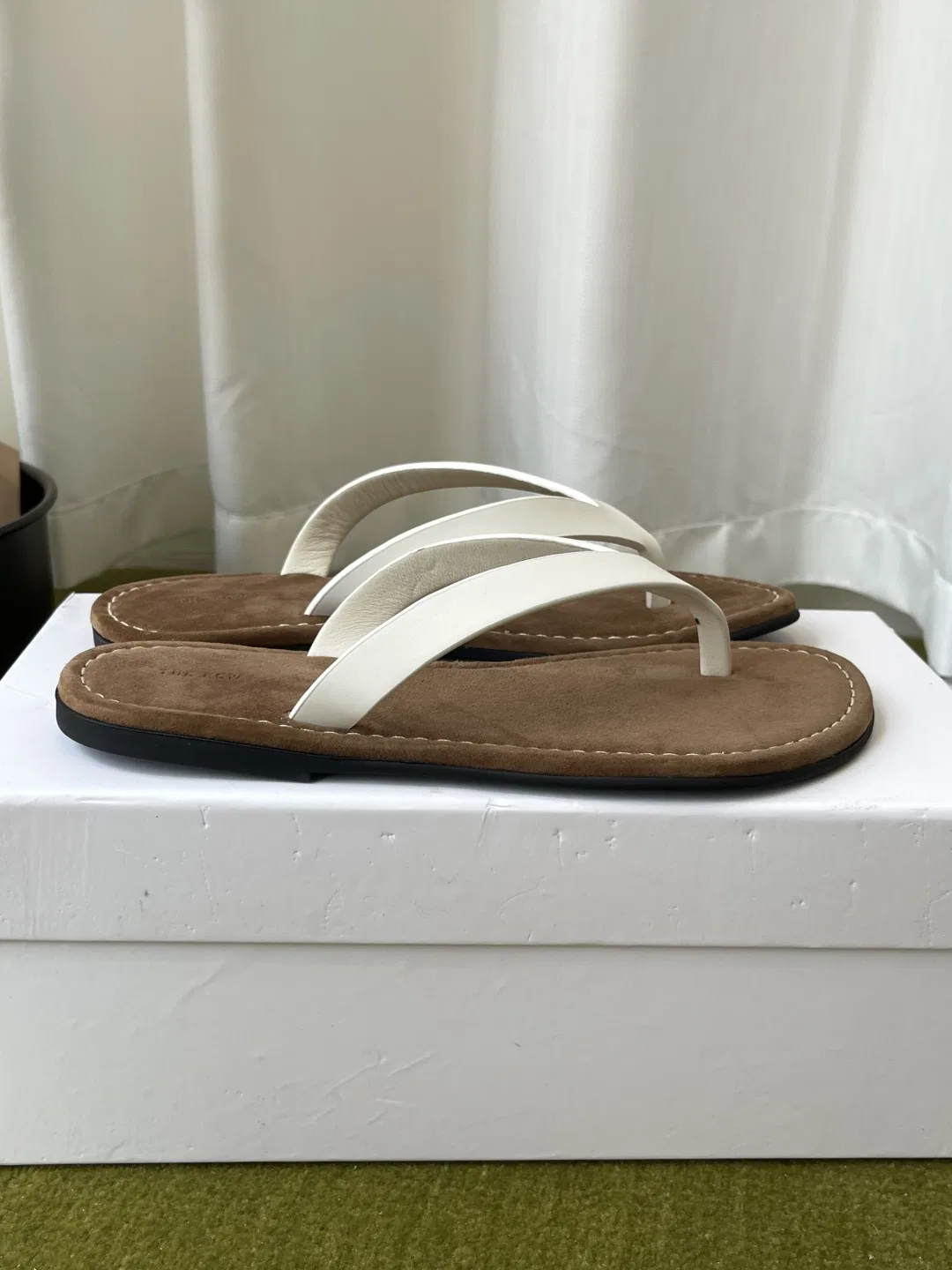 THEROW 27FW ZJUQOUM 004 쪼리 11