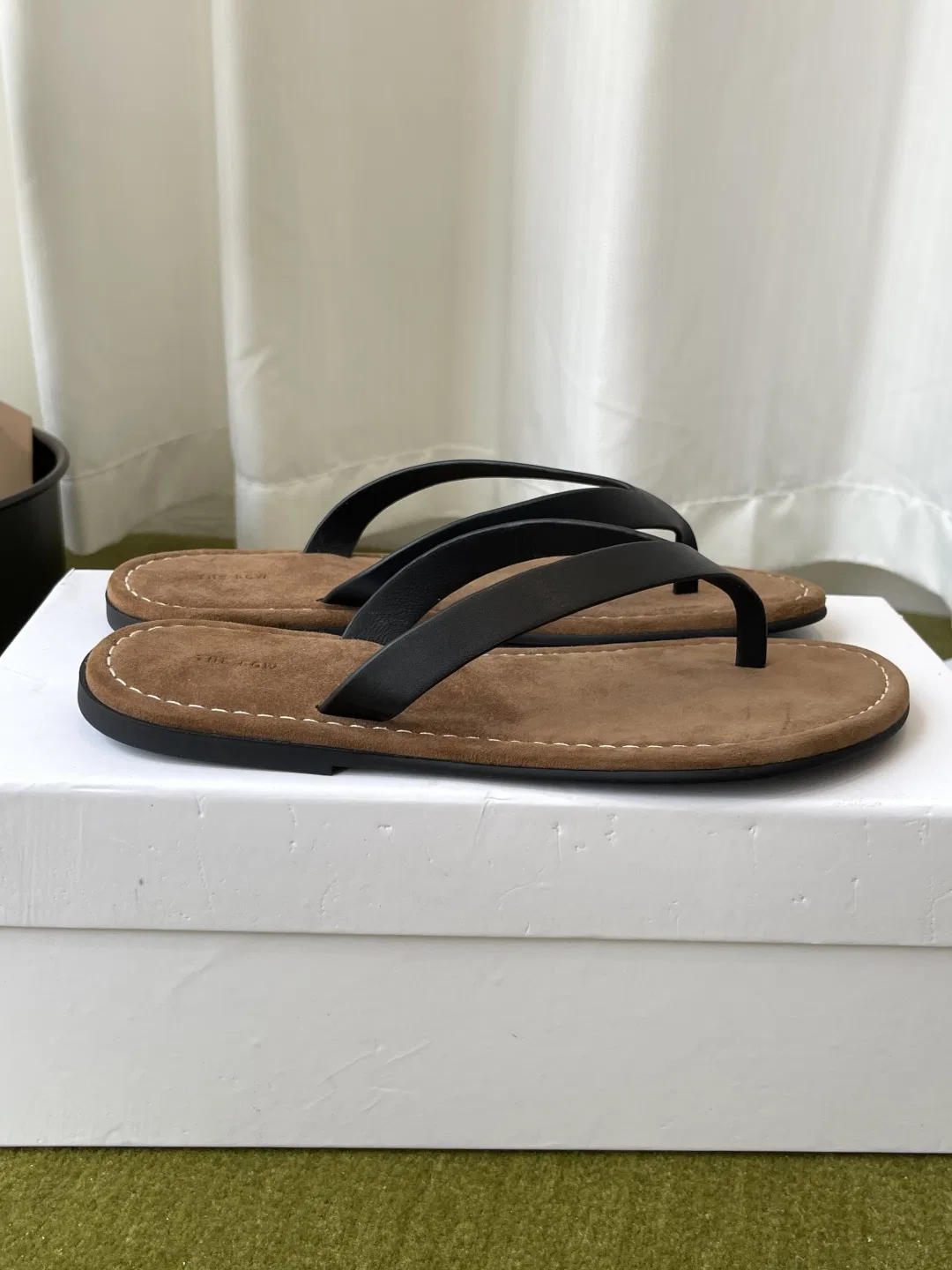 THEROW 27FW ZJUQOUM 004 쪼리 20