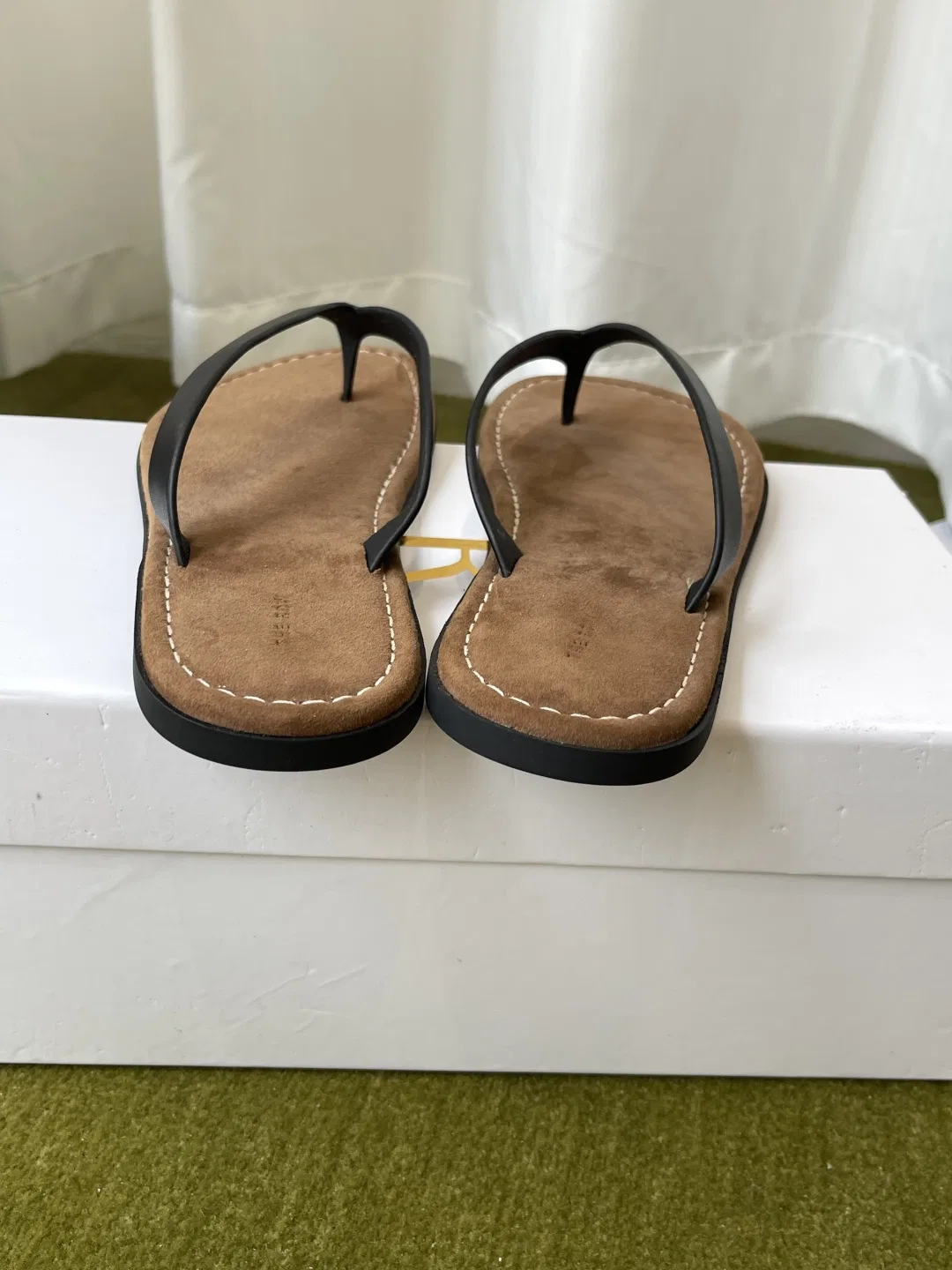 THEROW 27FW ZJUQOUM 004 쪼리 26