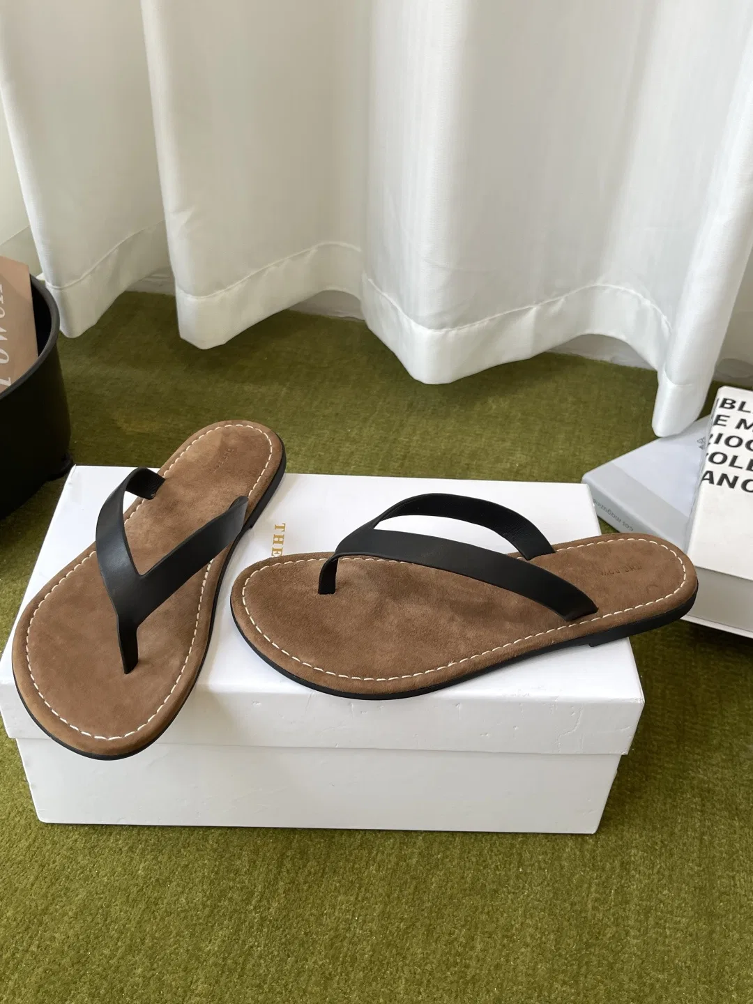 THEROW 27FW ZJUQOUM 004 쪼리 27